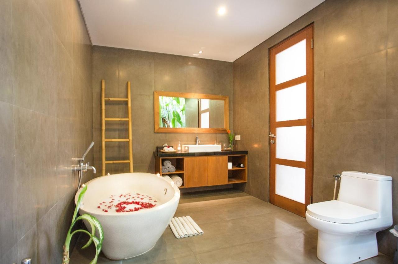 Villa with Private Pool - Photo 34