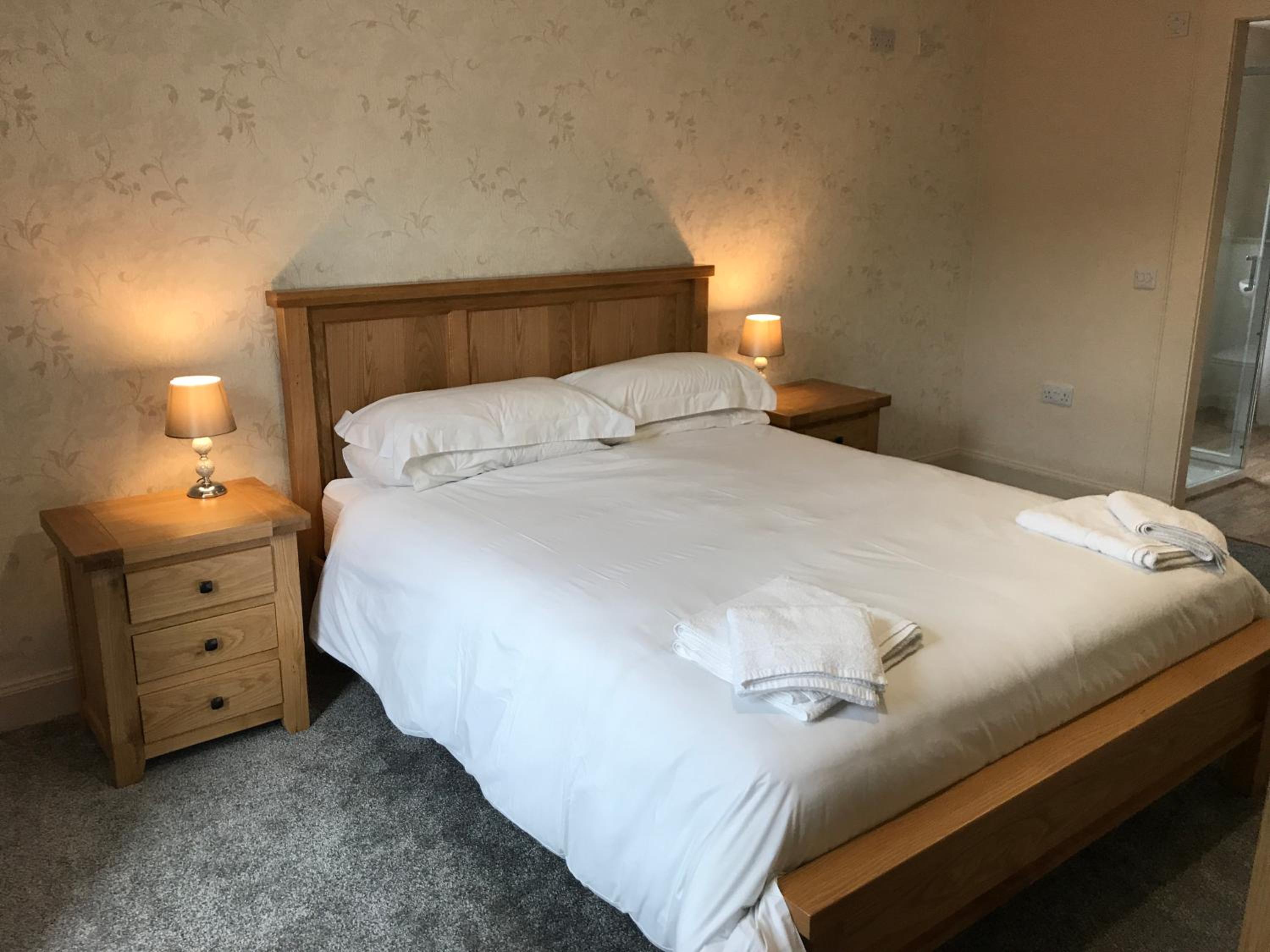 Double or Twin Room with Private Bathroom - Photo 4