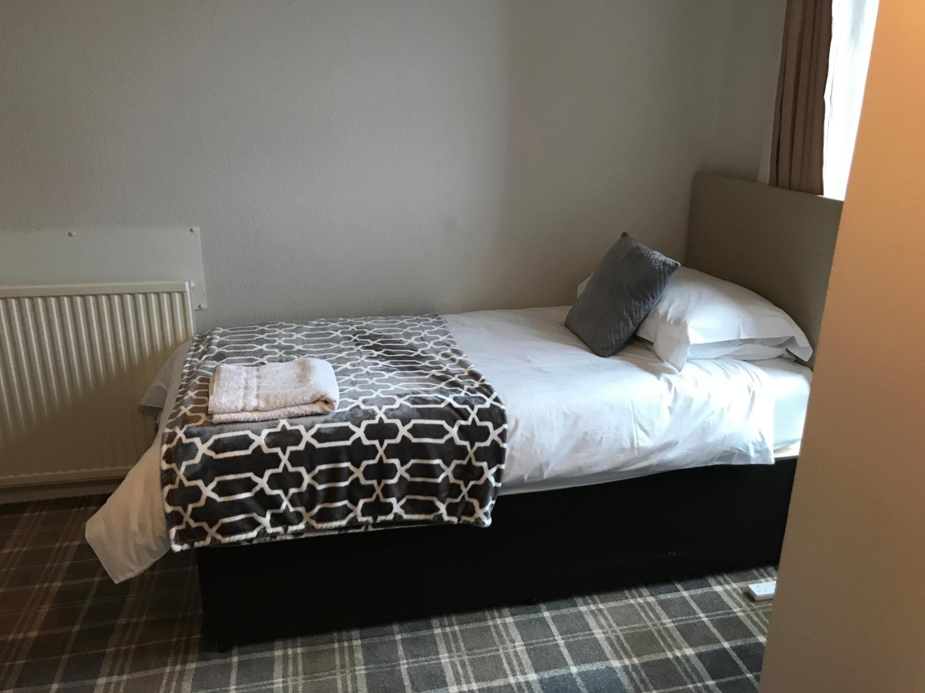Twin Room with Private Bathroom photo 1