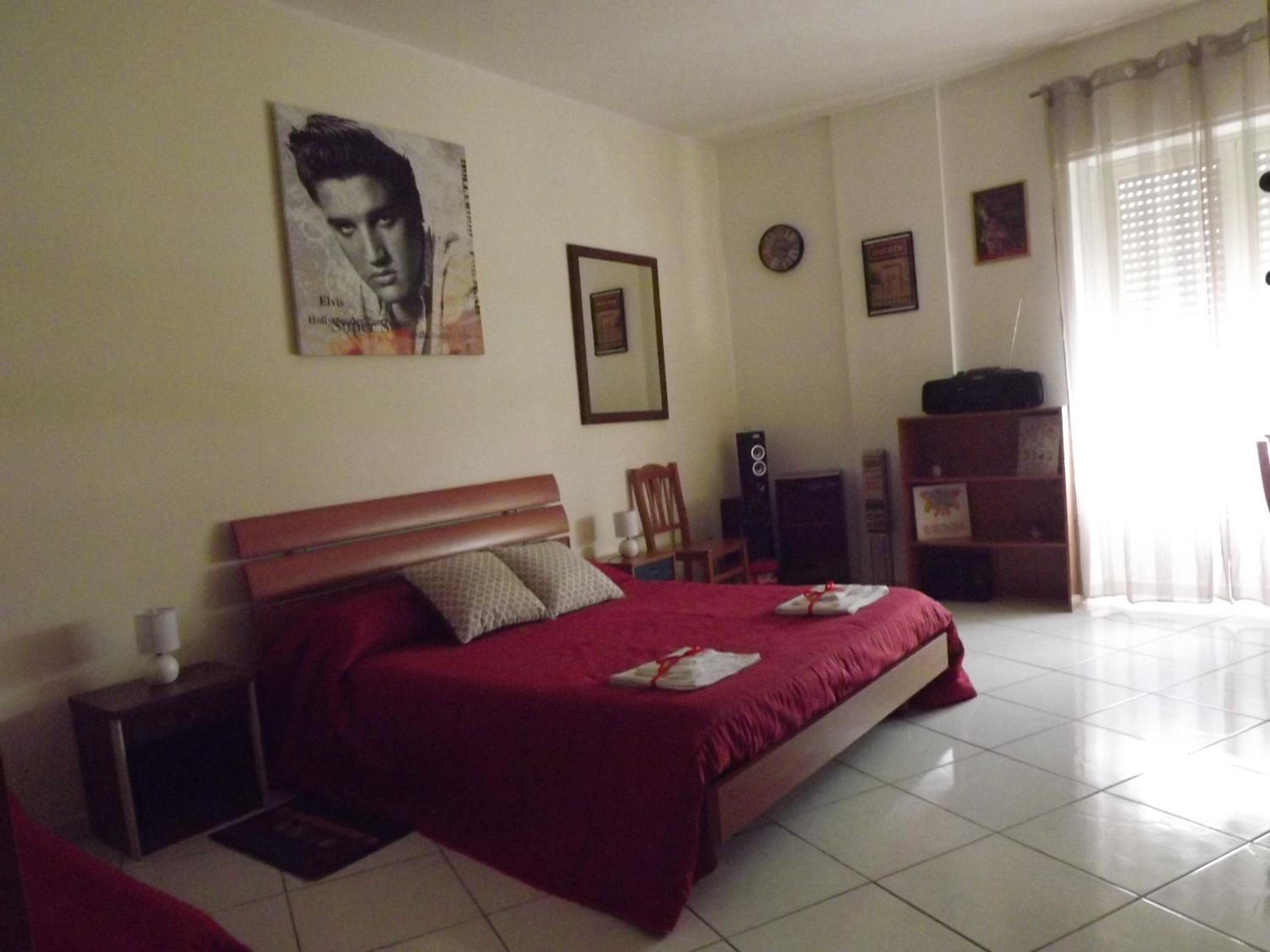 Basic Triple Room with Shared Bathroom