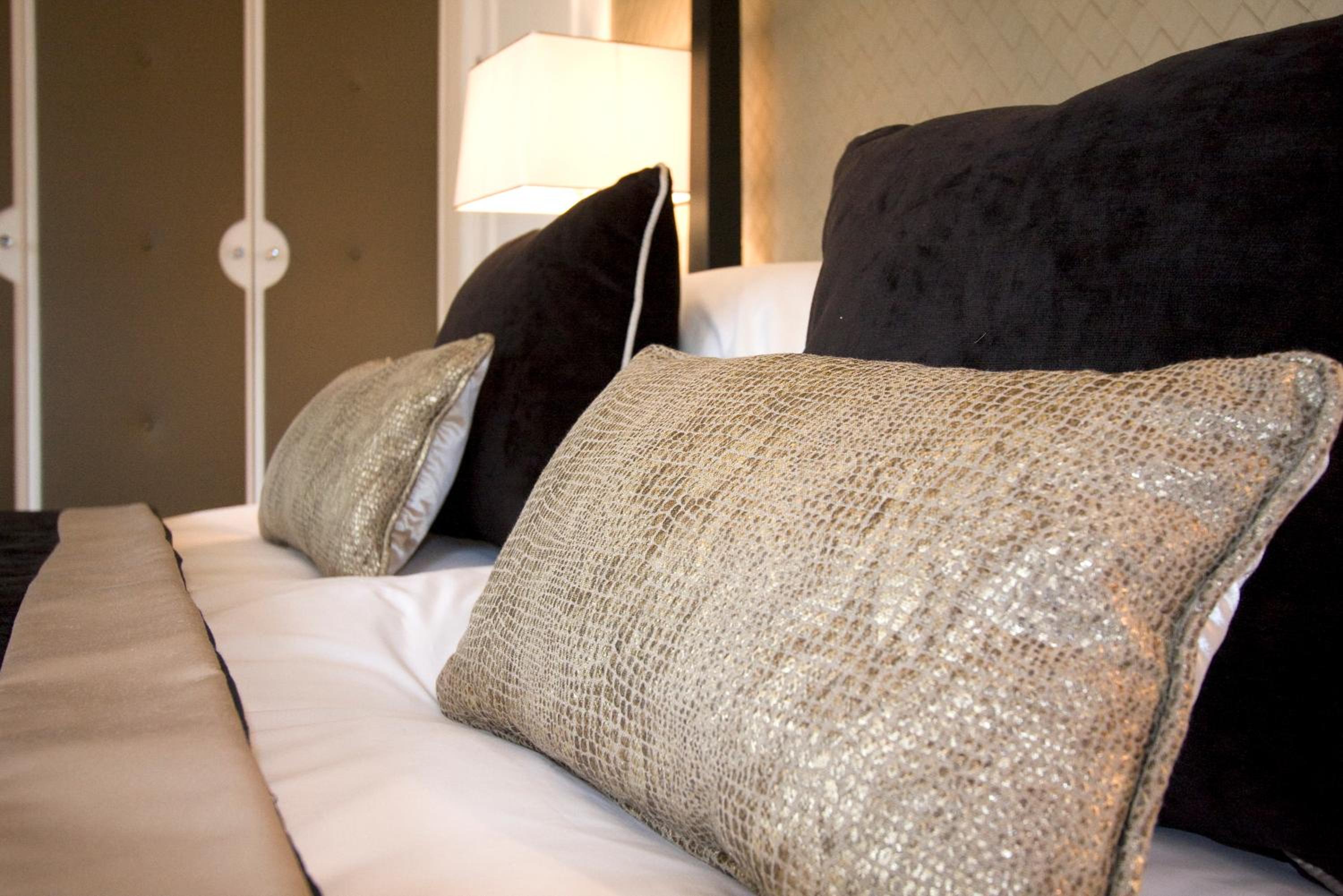 Crash Pad (Dog Friendly)