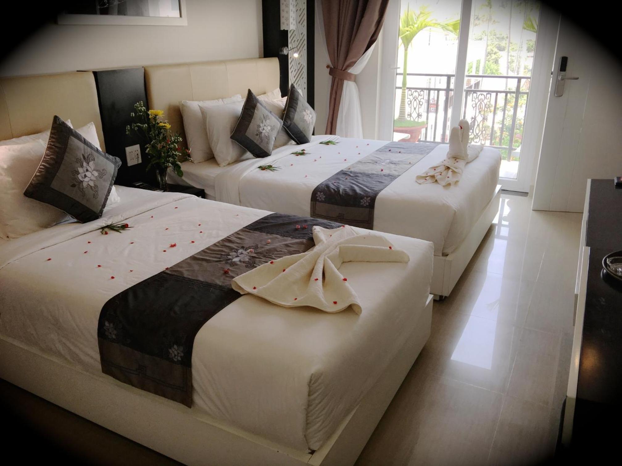 Family Room - Photo 17