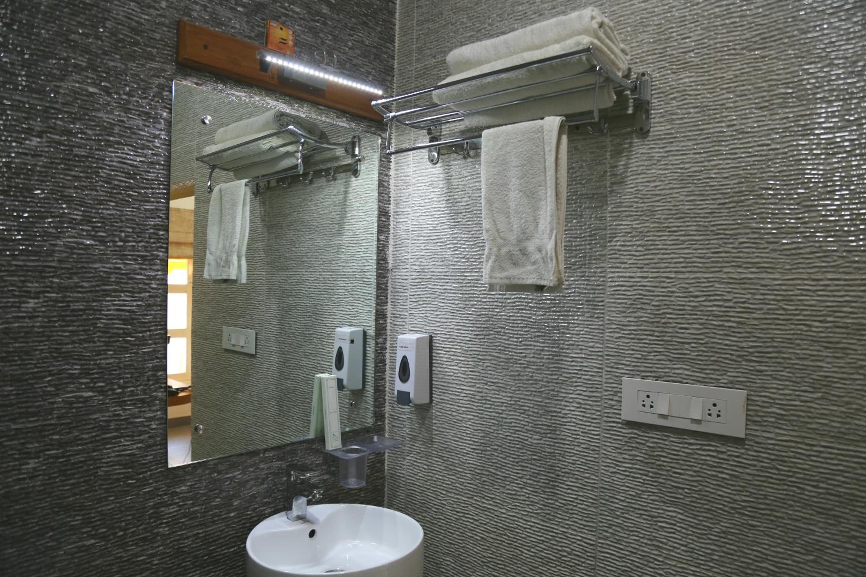 Deluxe Double Room photo 2