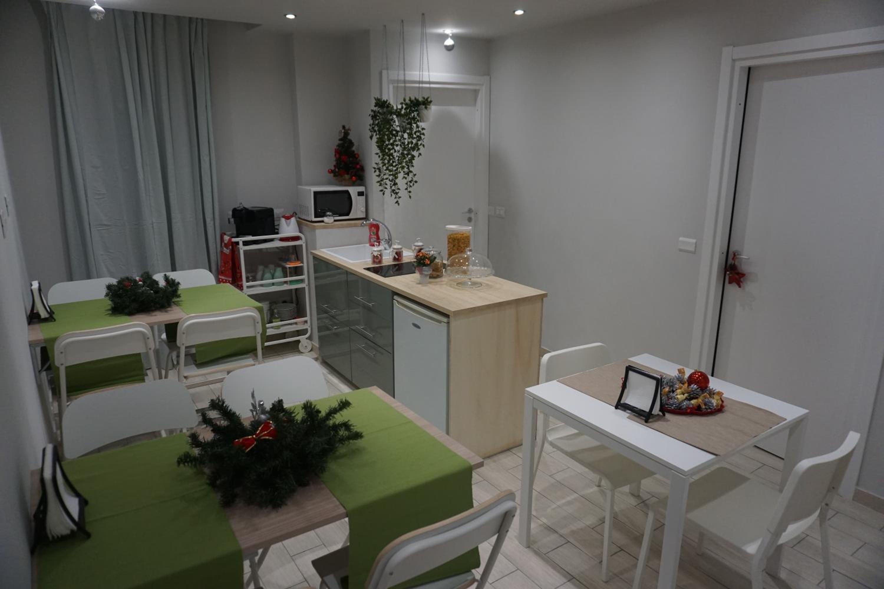 Double Room with Private Bathroom - Photo 37