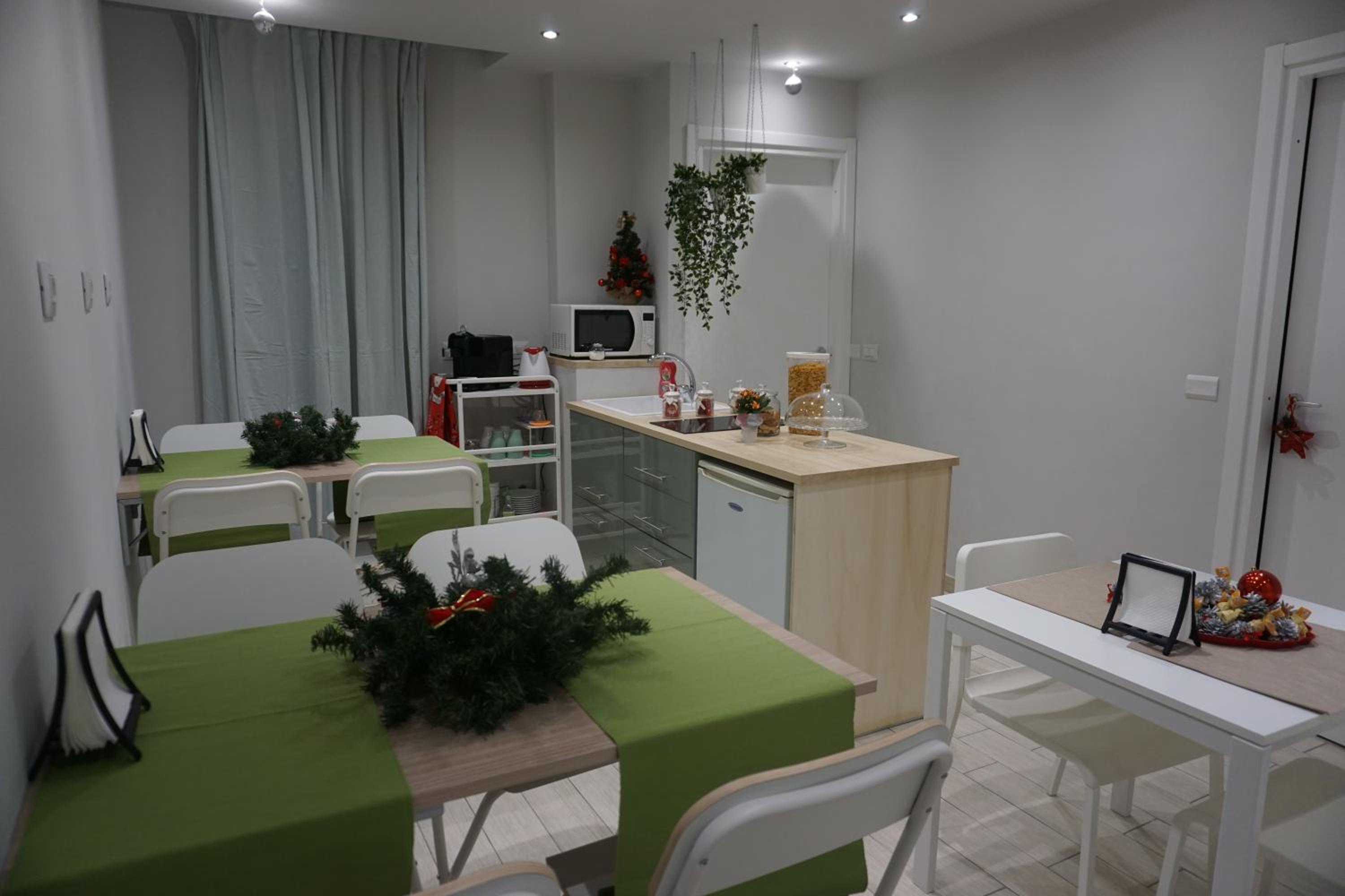 Double Room with Private Bathroom - Photo 48