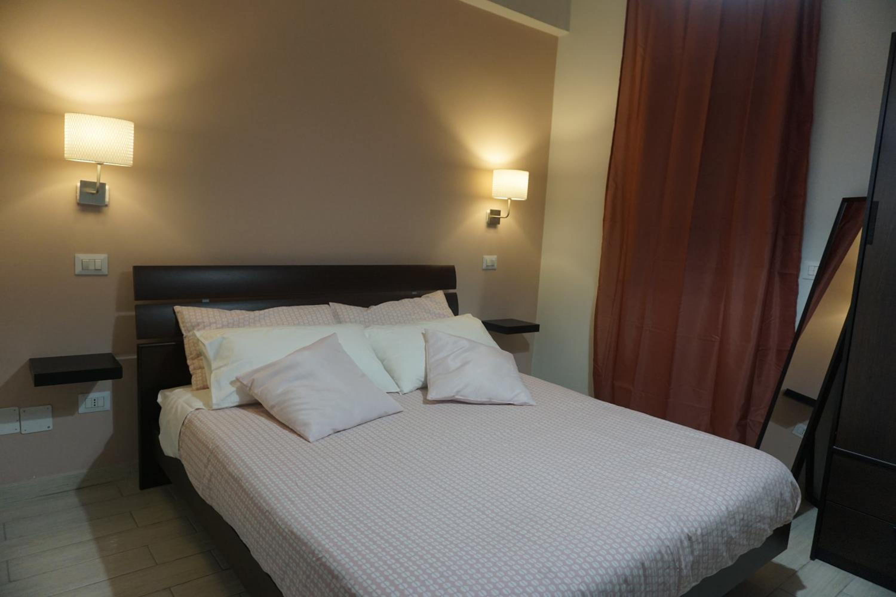 Double Room with Private Bathroom - Photo 50