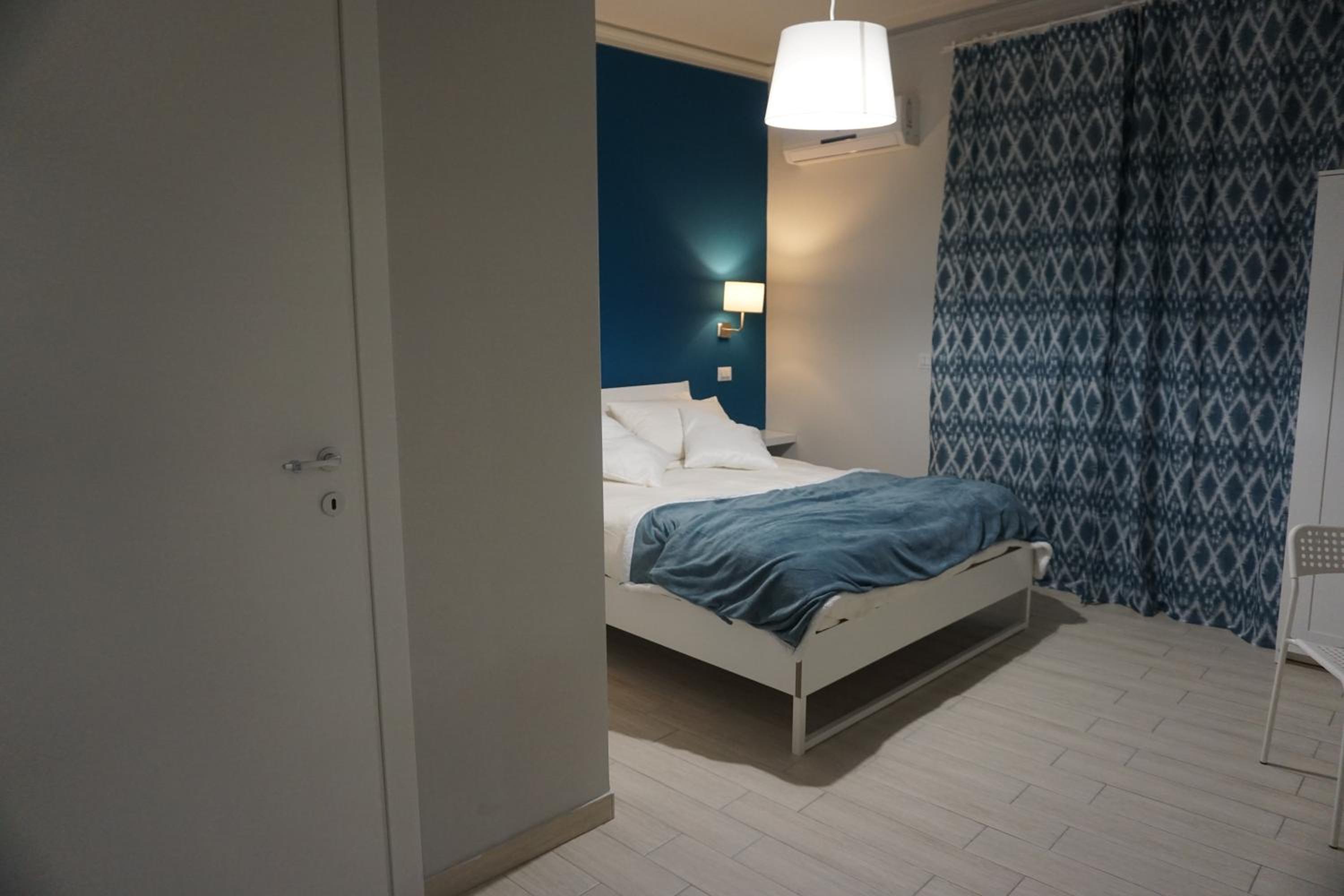 Double Room with Private Bathroom - Photo 51