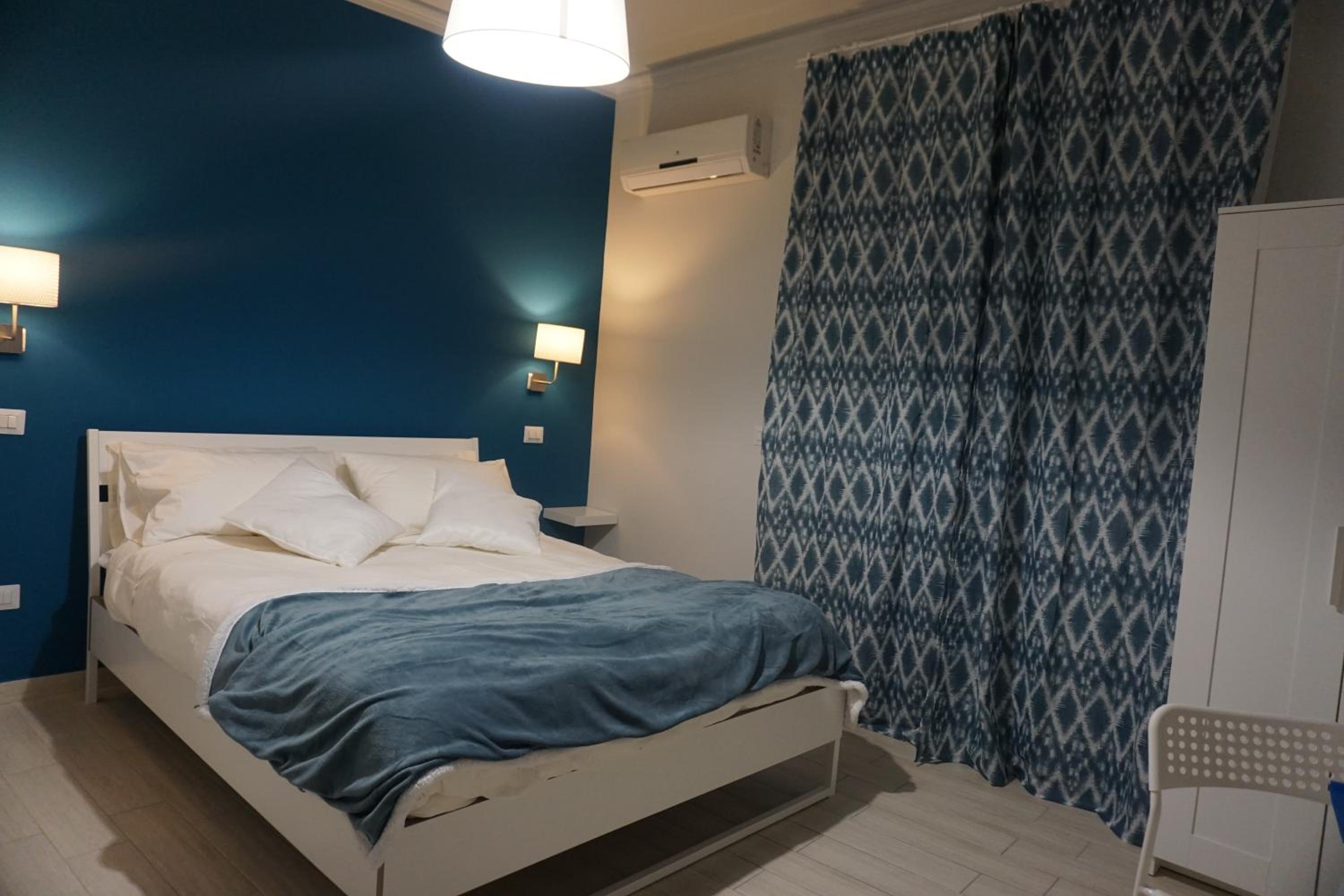 Double Room with Private Bathroom - Photo 52