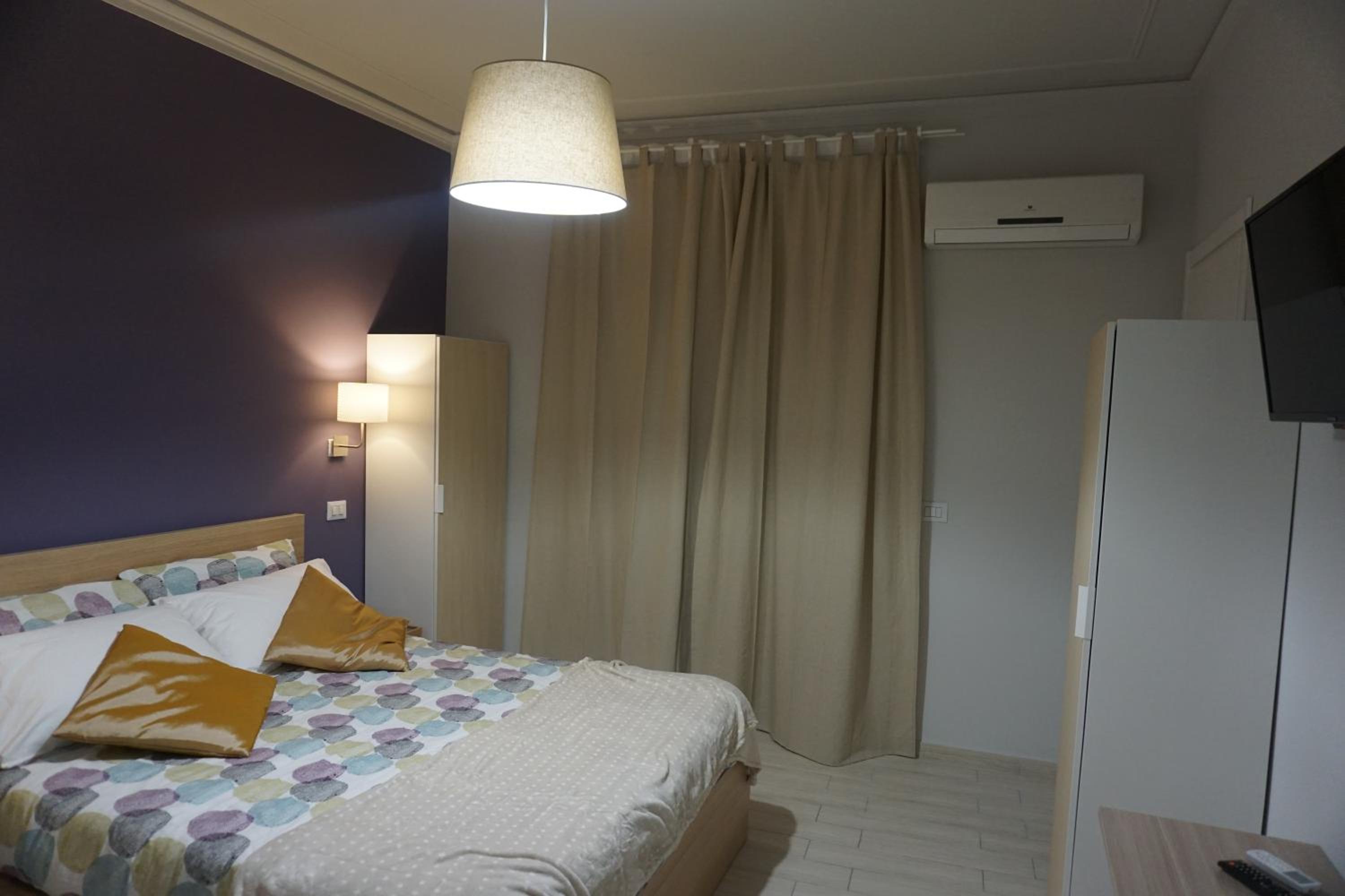 Double Room with Private Bathroom - Photo 28