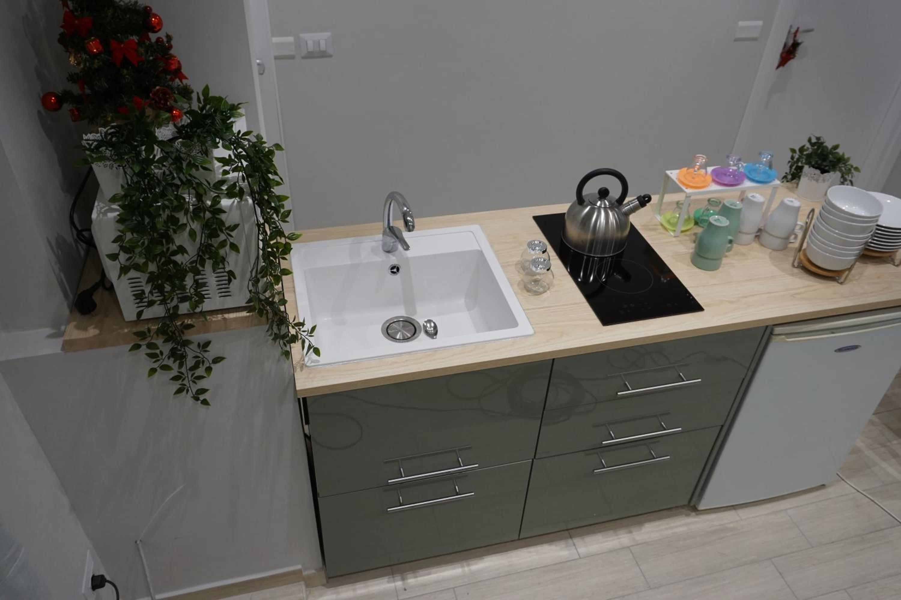 Double Room with Private Bathroom - Photo 16