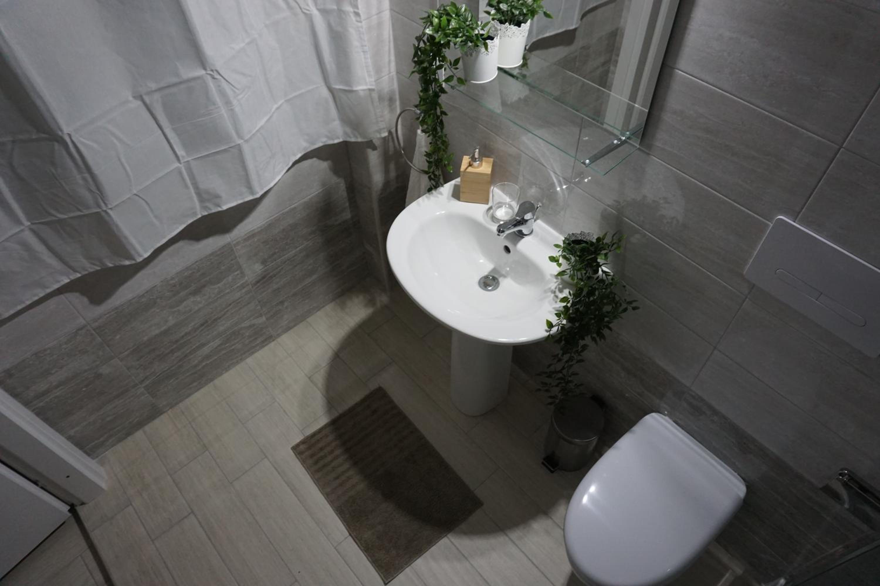 Double Room with Private Bathroom - Photo 3