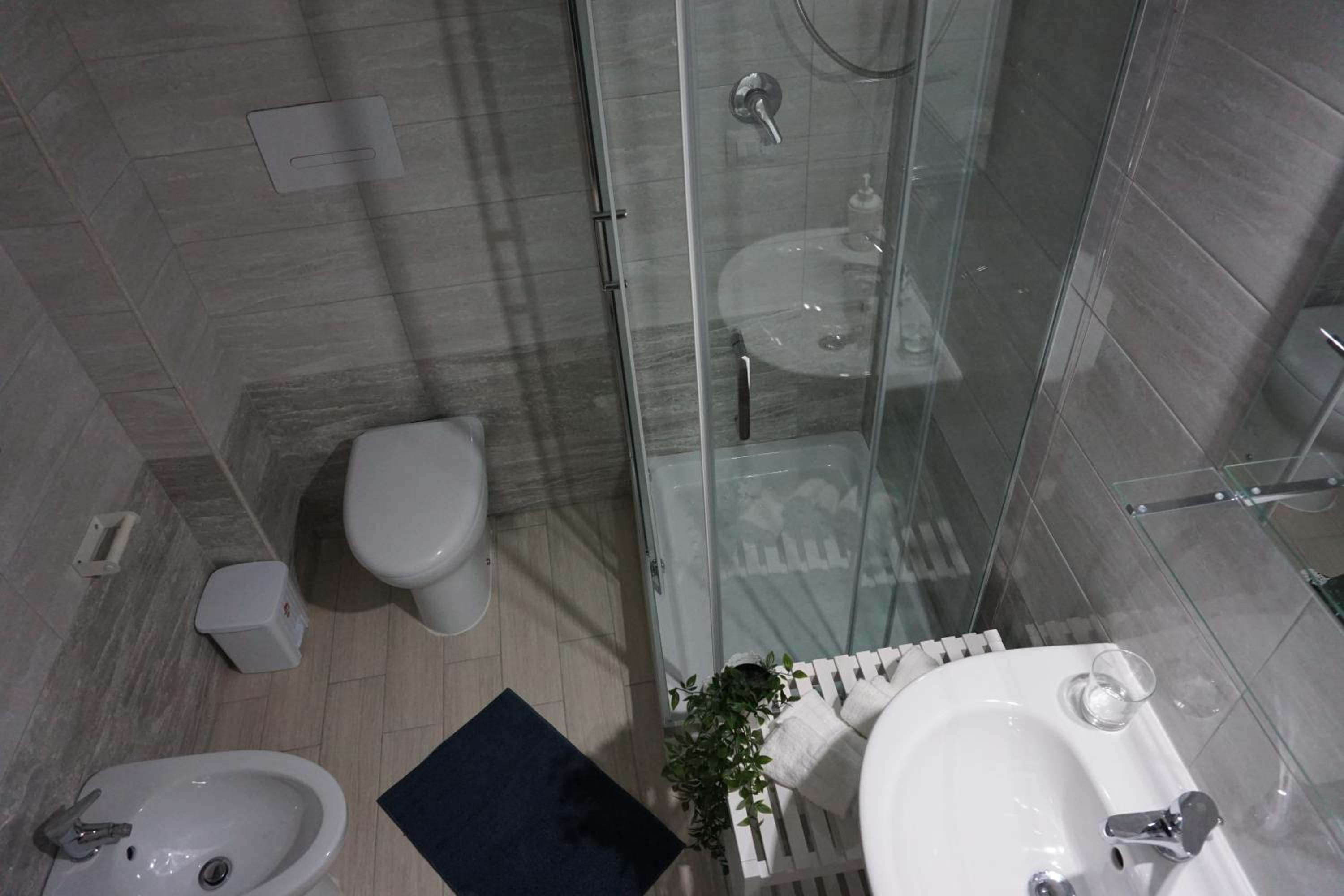 Double Room with Private Bathroom - Photo 58