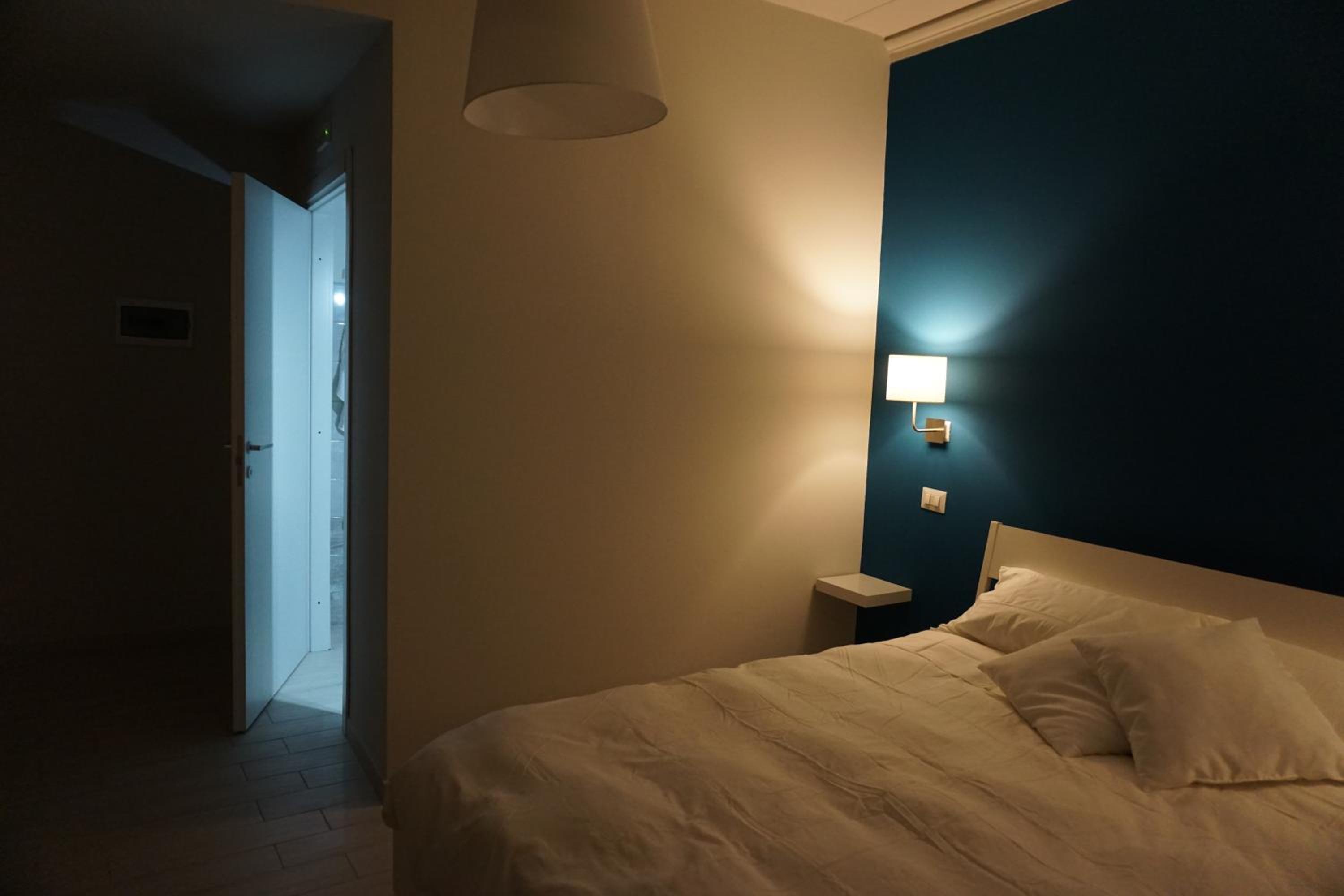 Double Room with Private Bathroom - Photo 11