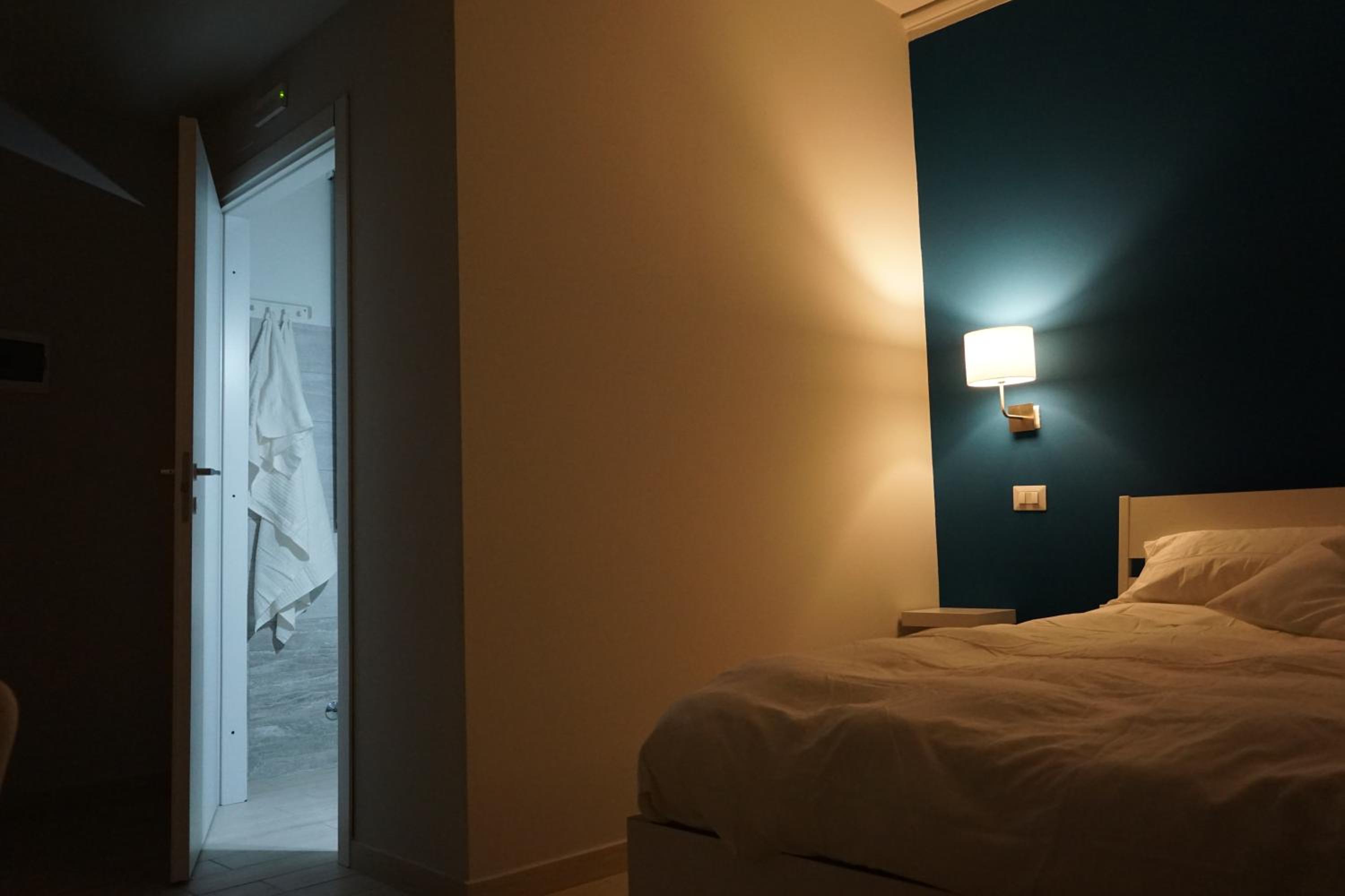 Double Room with Private Bathroom - Photo 31