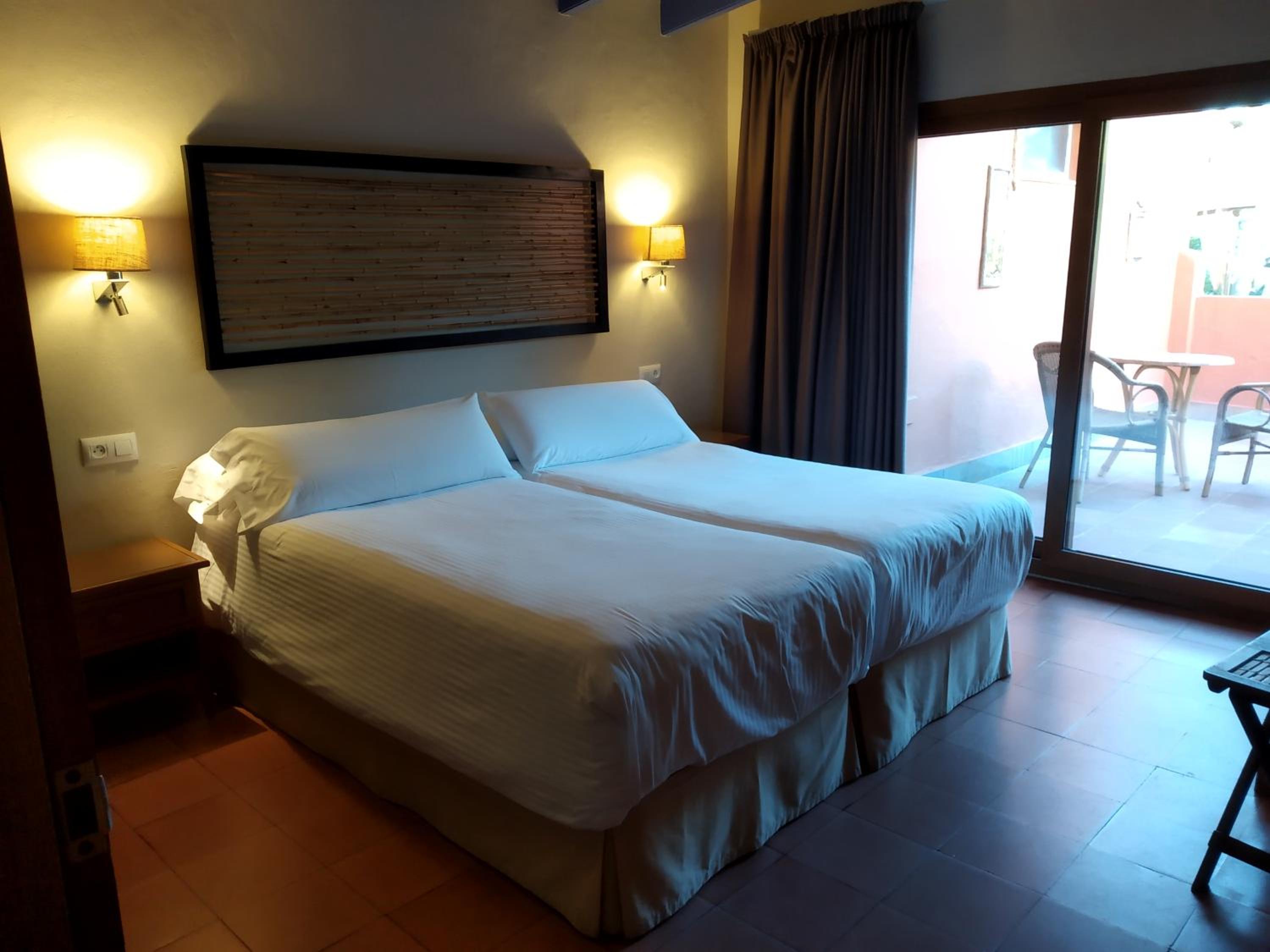 Double Room - Photo 9