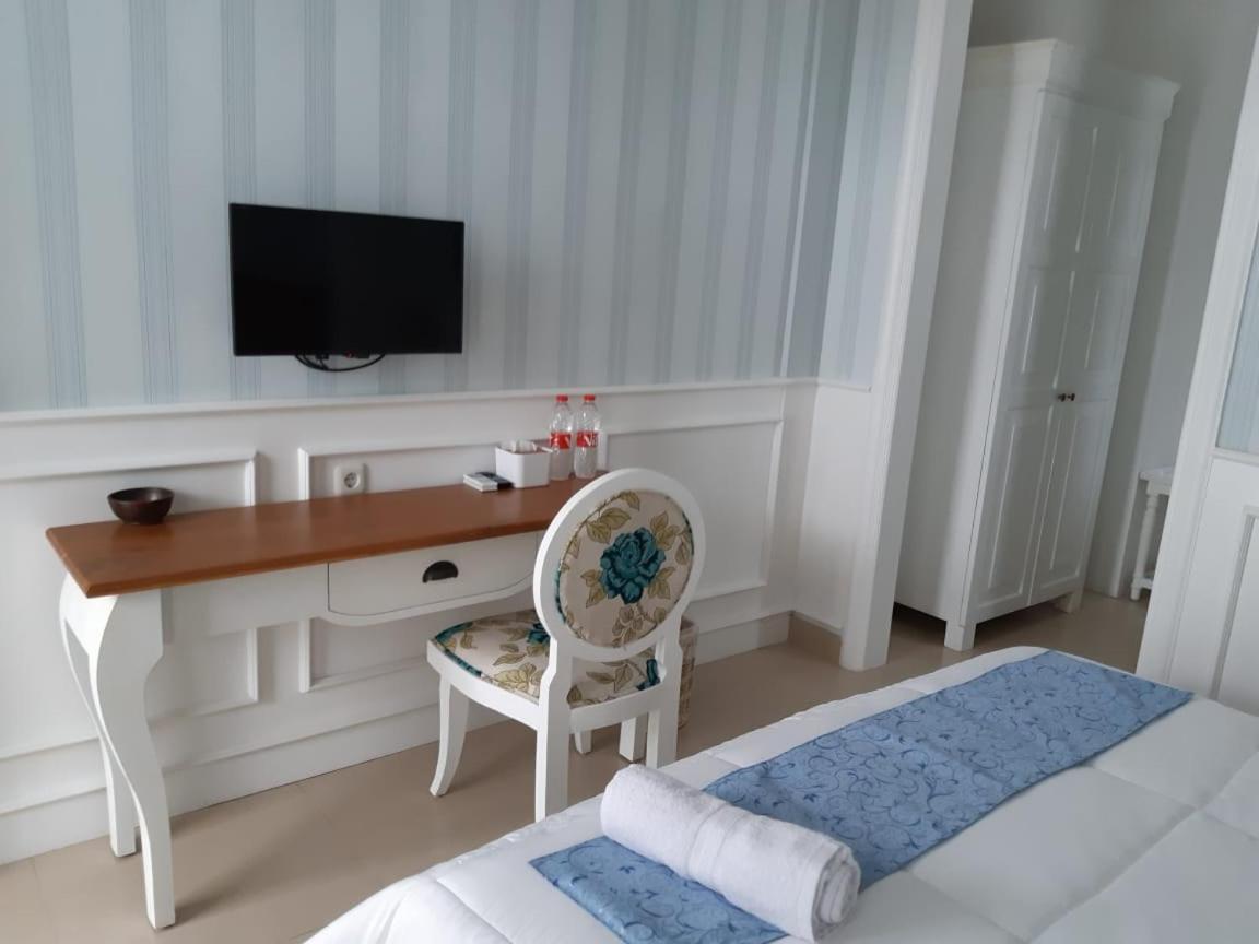 Deluxe Room - Photo 5