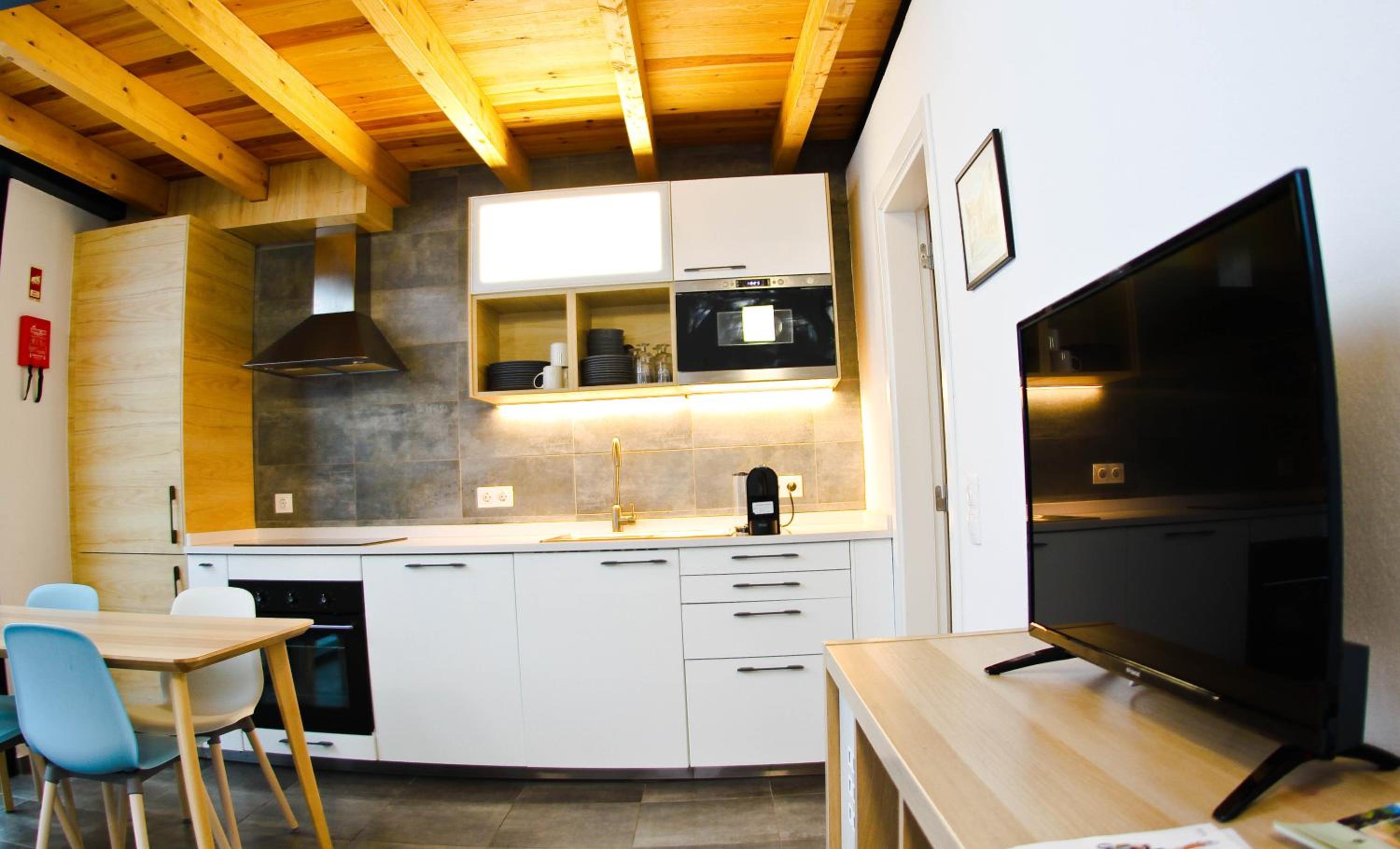 Two-Bedroom House - 31A photo 3