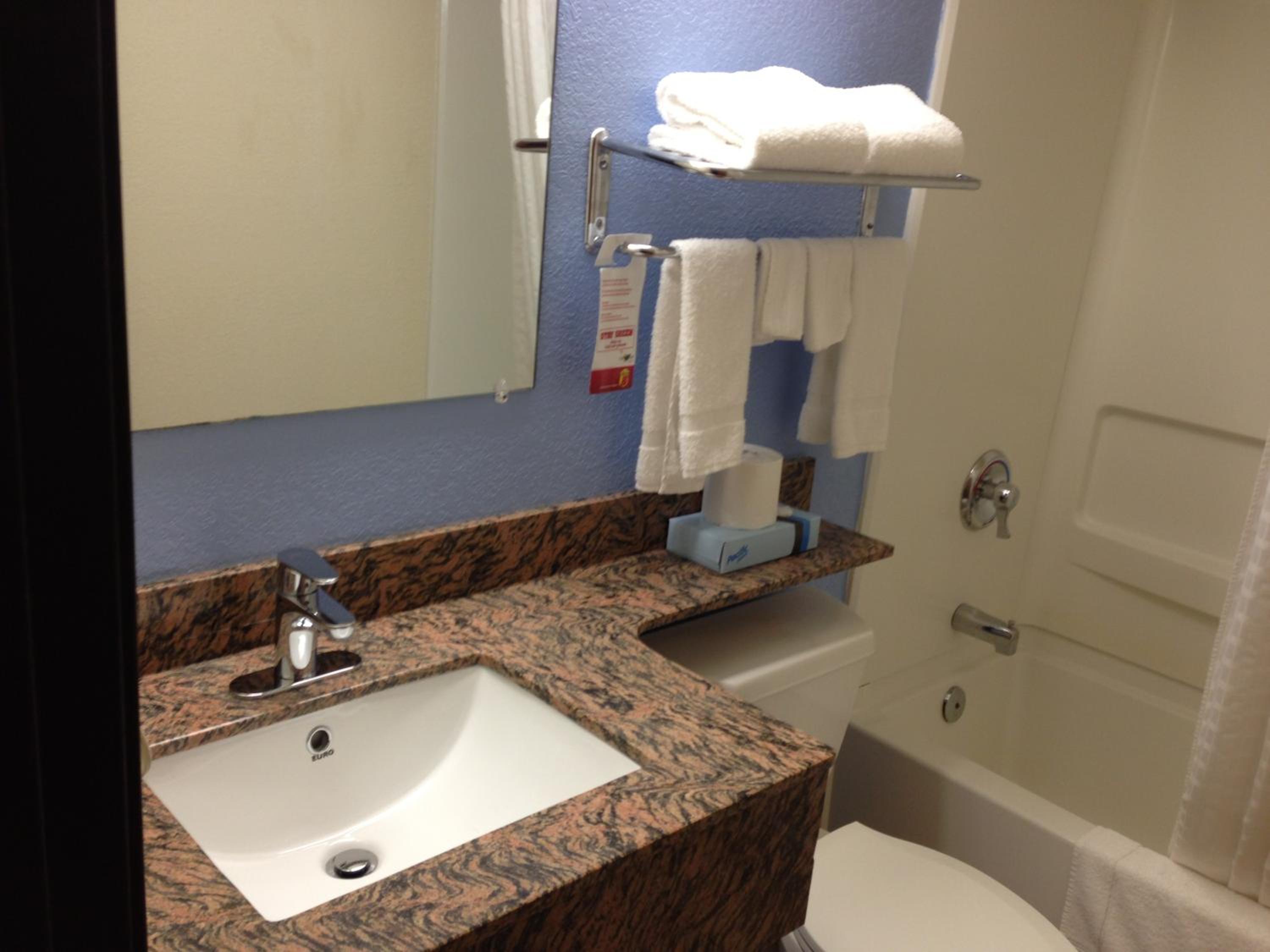 Deluxe Double Room with Two Double Beds - Non-Smoking - Photo 3