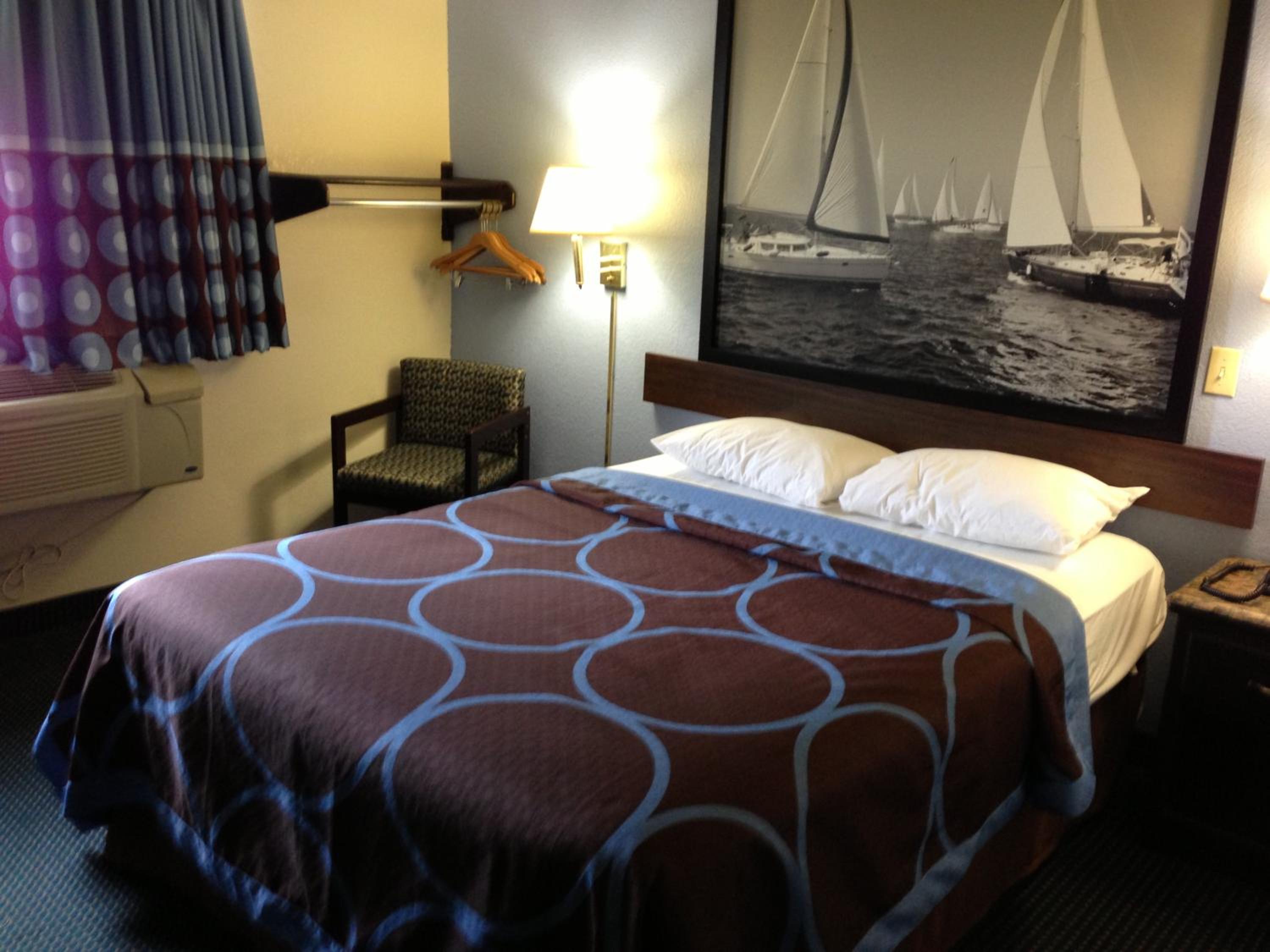 Queen Room - Non-Smoking - Photo 1