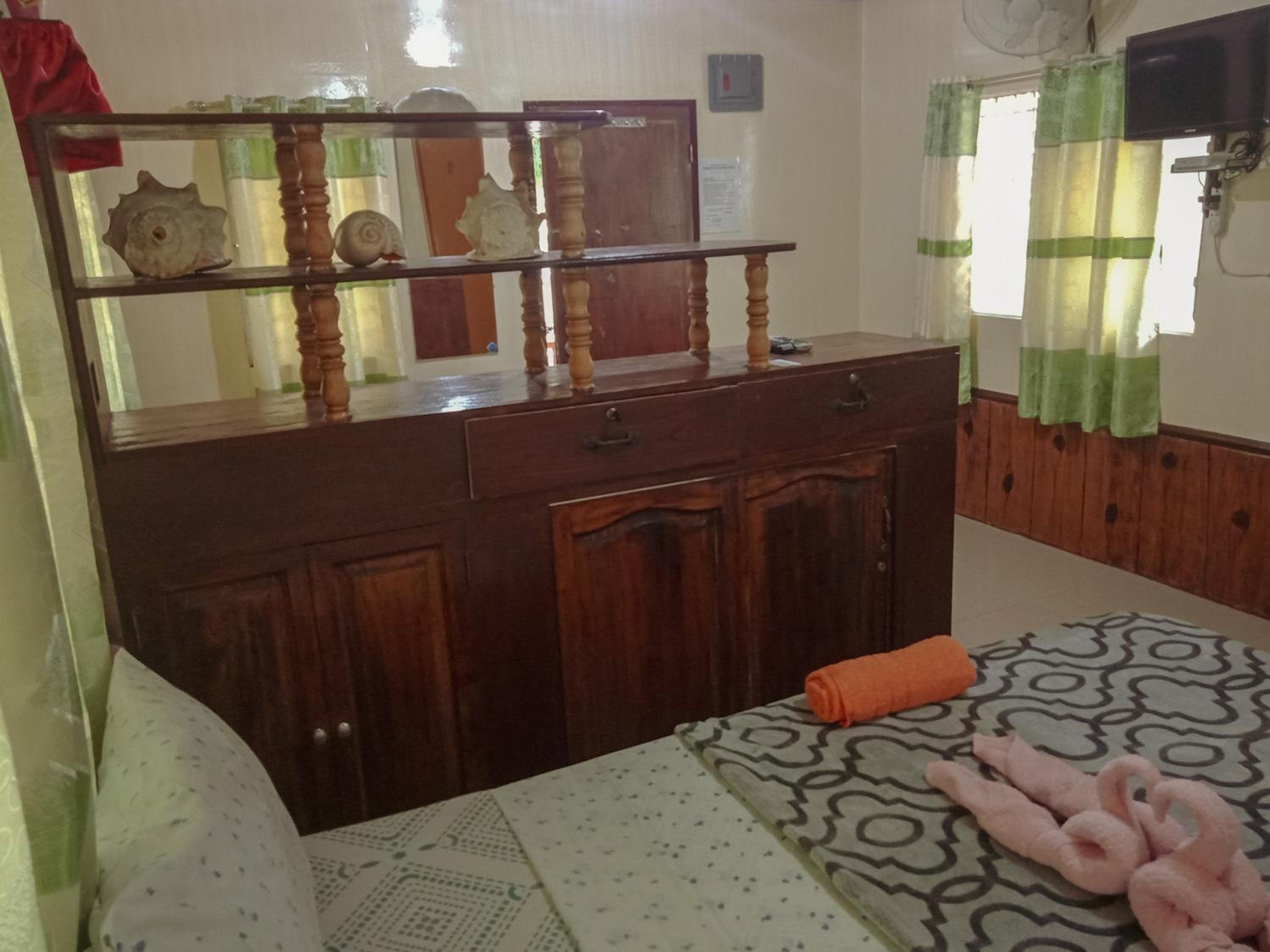 One-Bedroom Cottage - Photo 10
