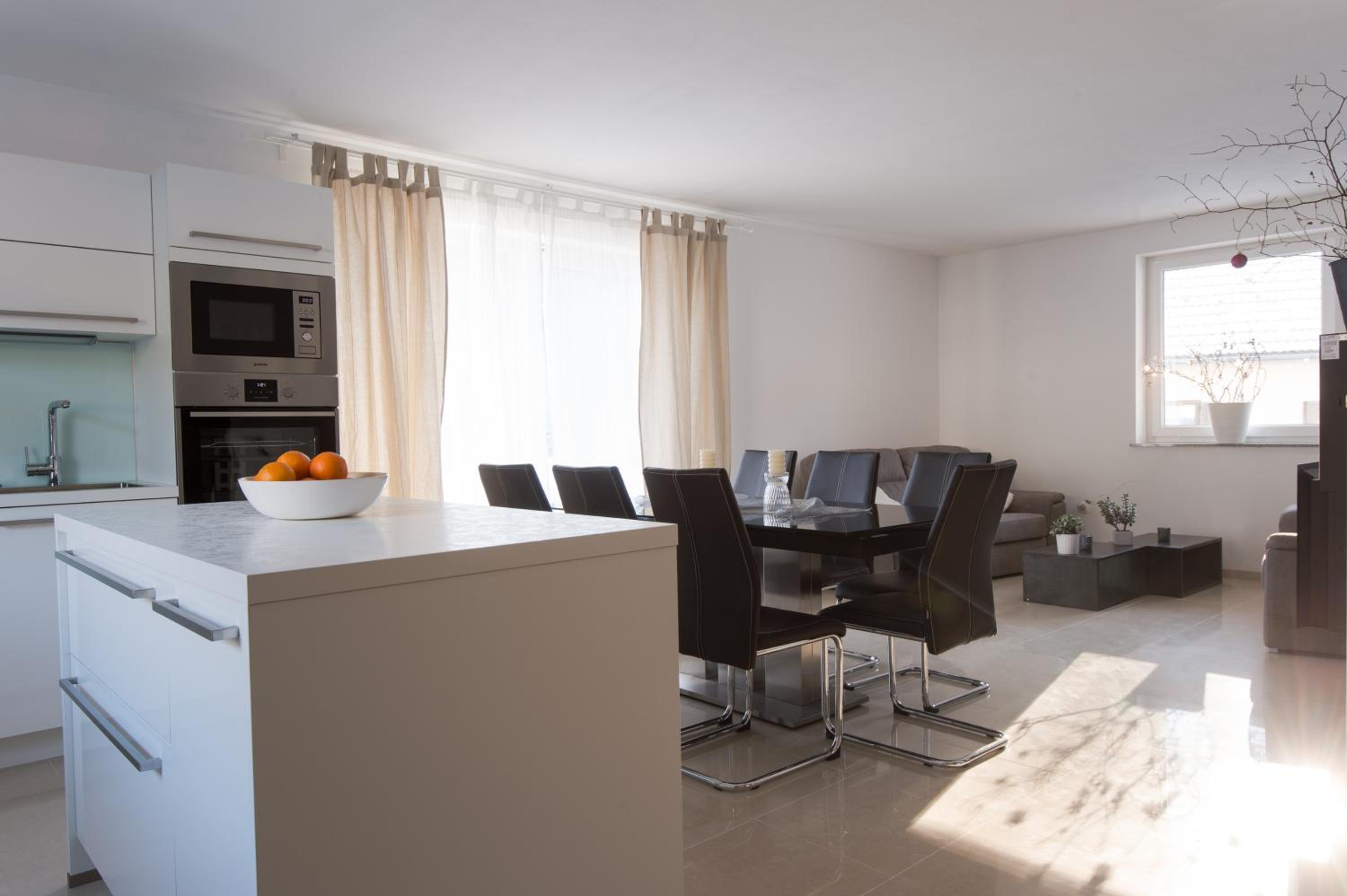 Three-Bedroom Apartment with Balcony photo 3