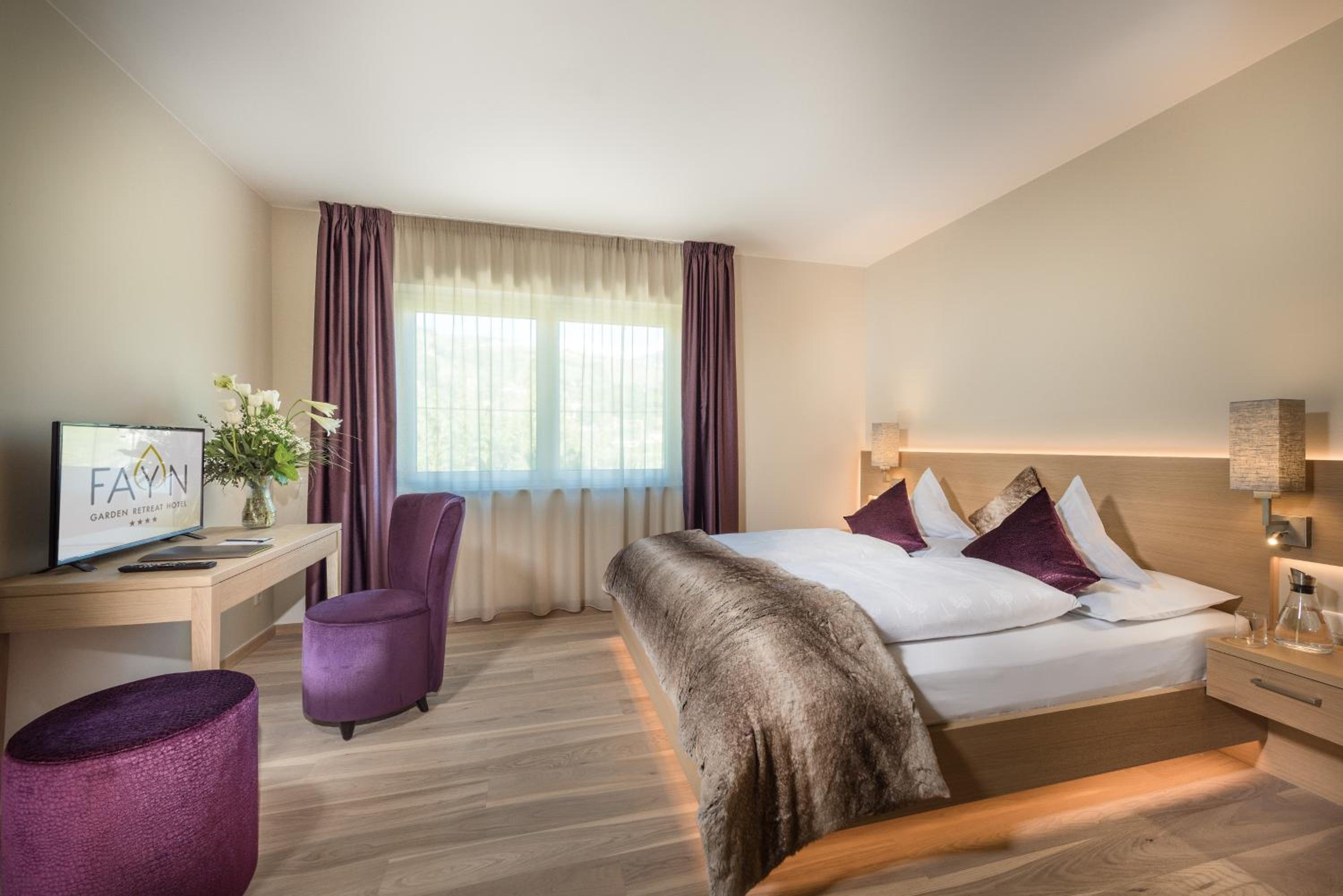 Deluxe Double Room with Balcony - Photo 5