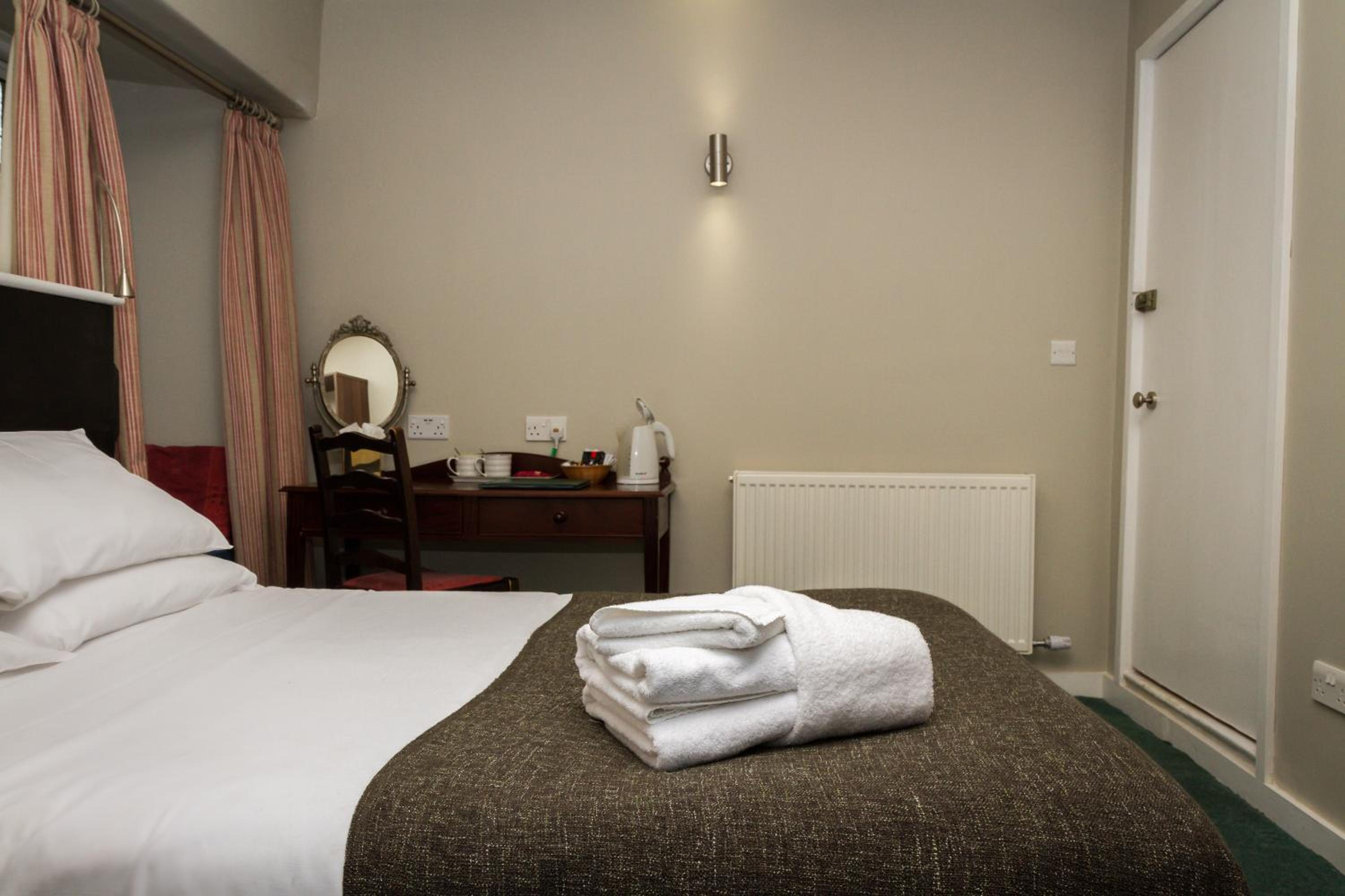 Double or Twin Room with Mountain View - Photo 1
