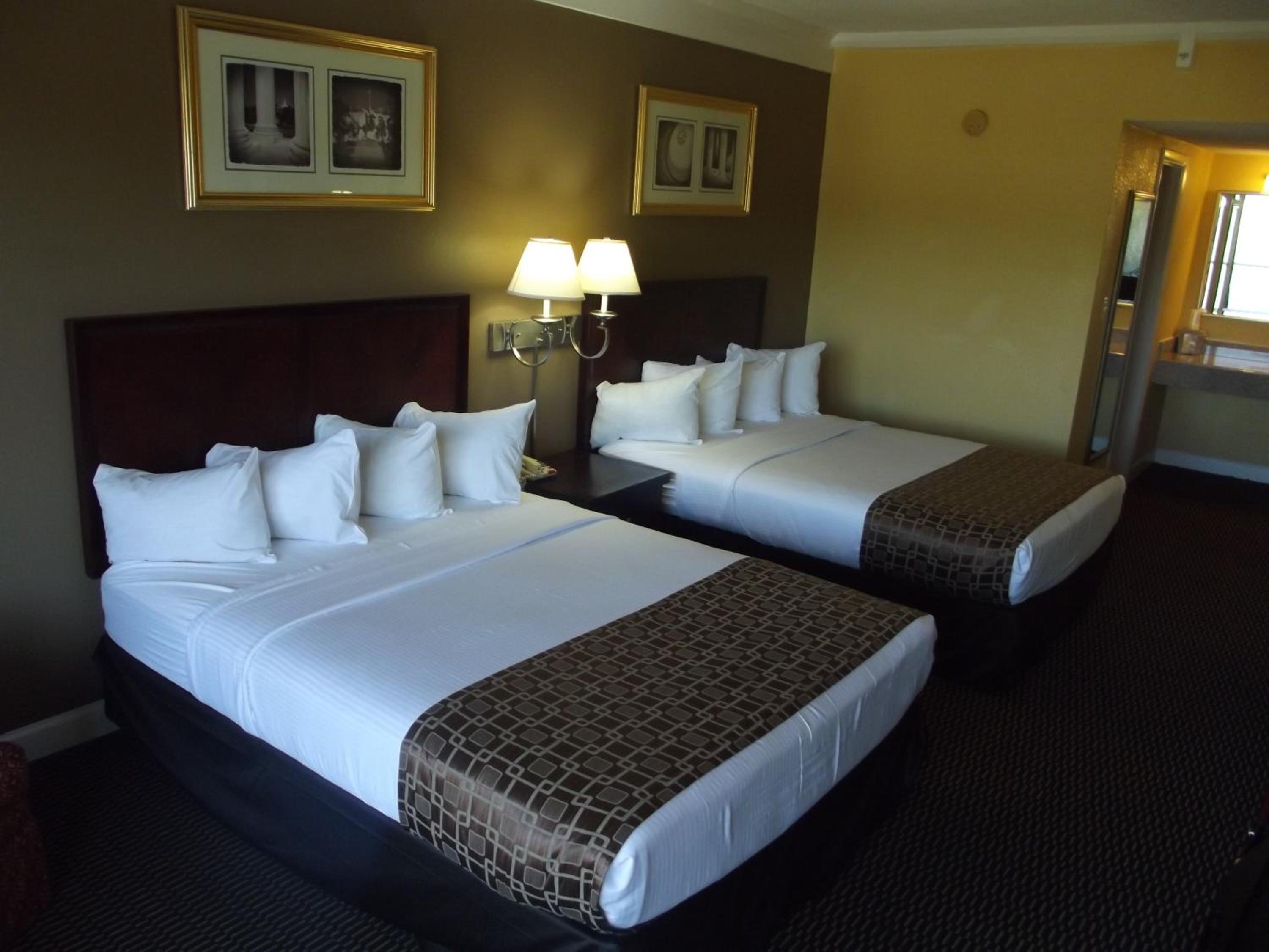 Deluxe Room with Two Queen Beds - Non-Smoking photo 1
