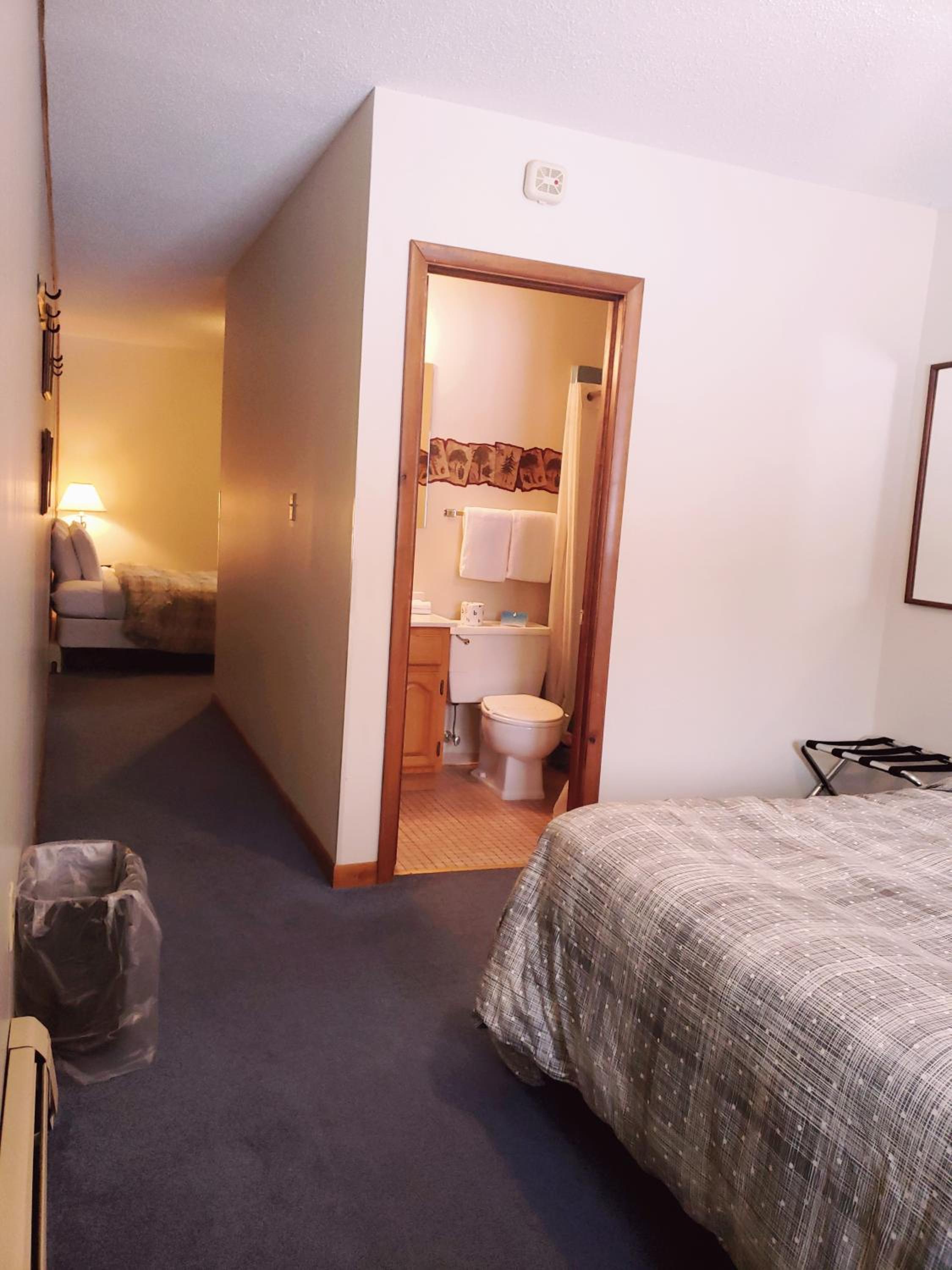 Deluxe Queen Room with Two Queen Beds photo 1
