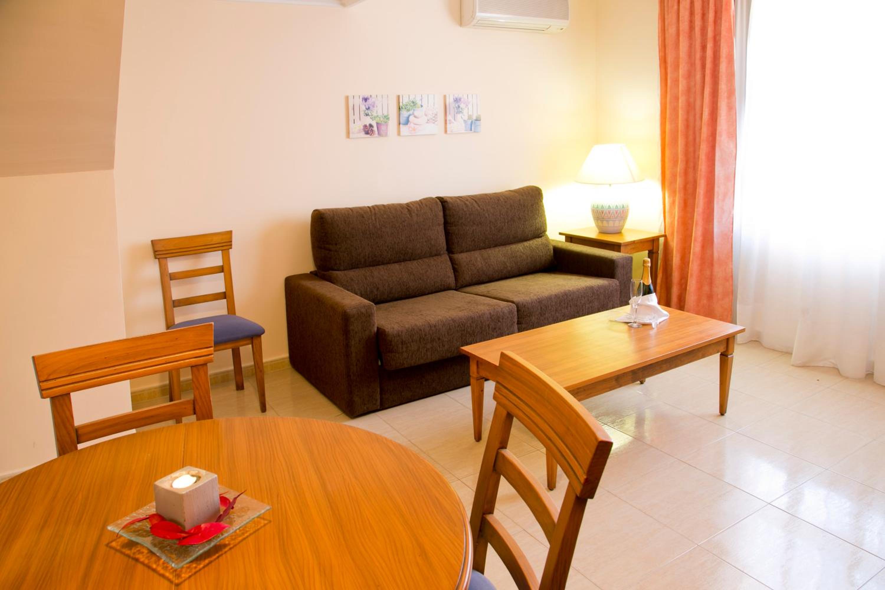 One-Bedroom Apartment (1 Adult) - Photo 4