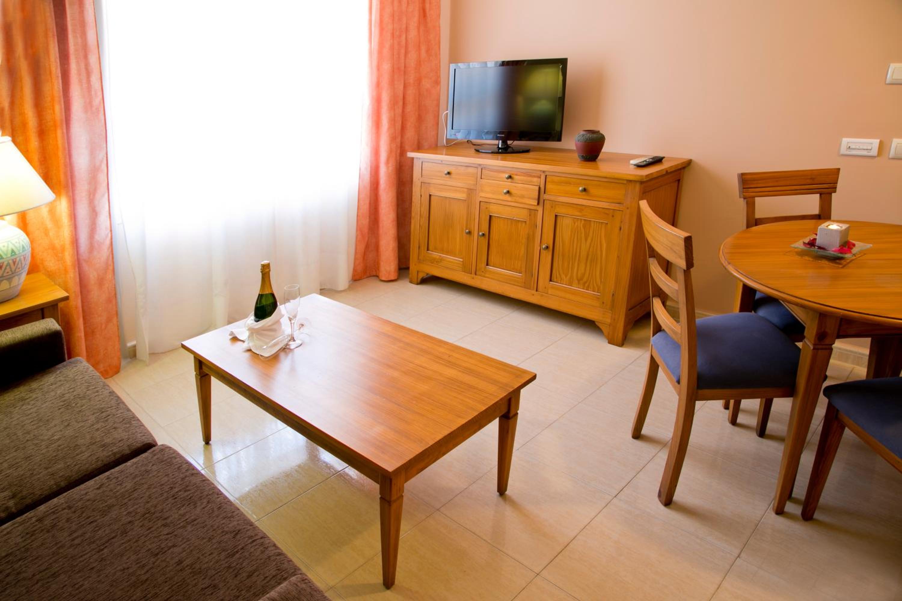 One-Bedroom Apartment (1 Adult) - Photo 5