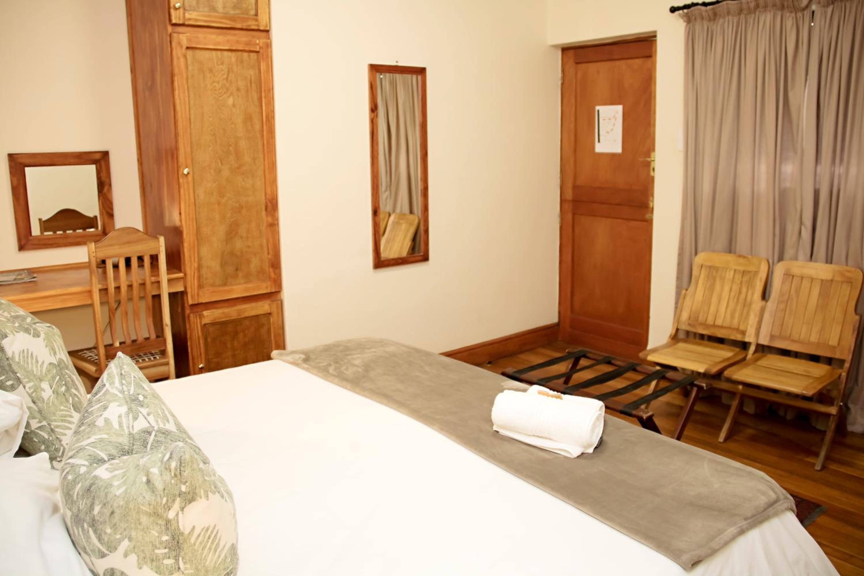 Standard Queen Room photo 3
