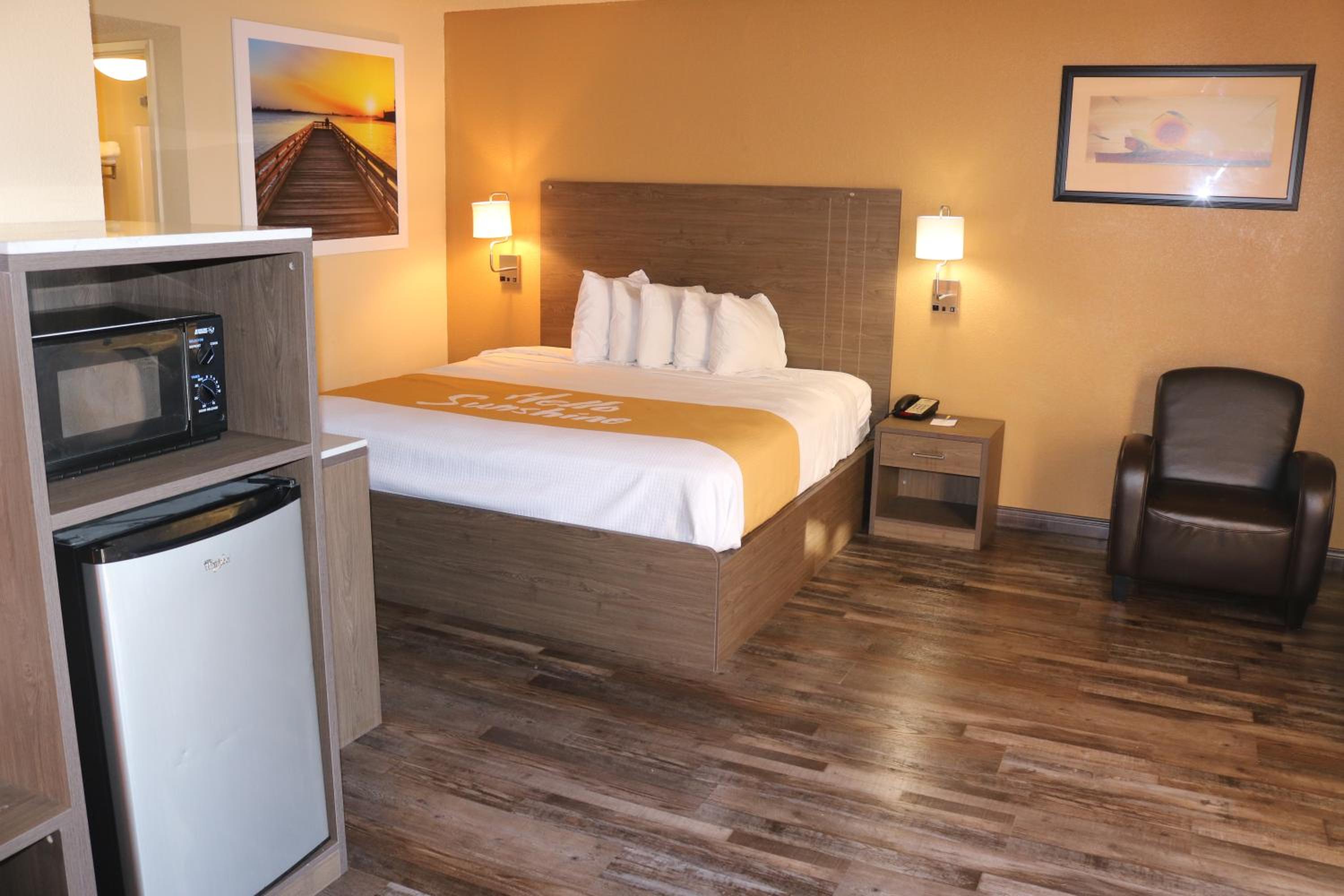 King Room - Disability Access/Non-Smoking - Photo 2