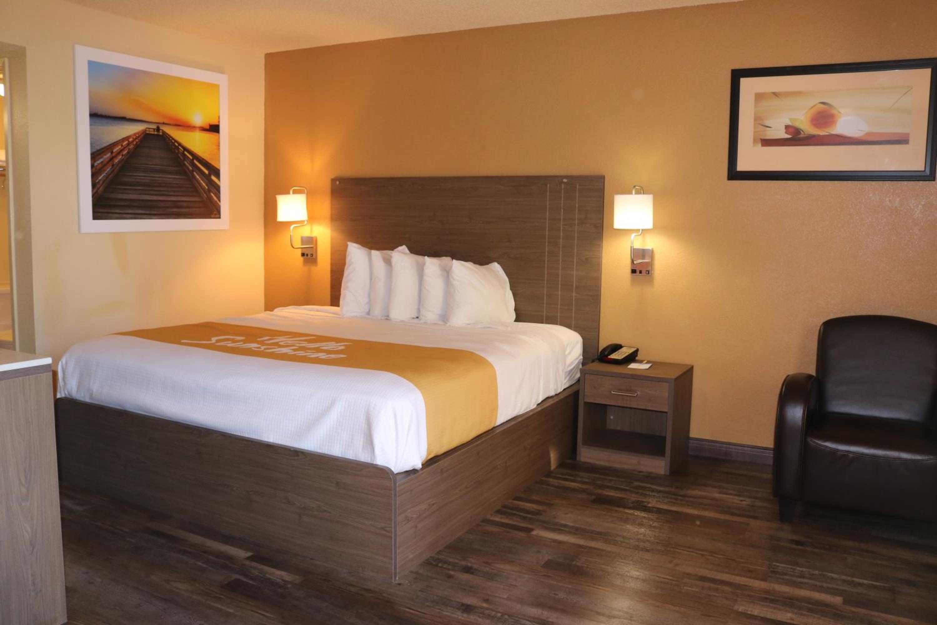 King Room - Disability Access/Non-Smoking - Photo 5