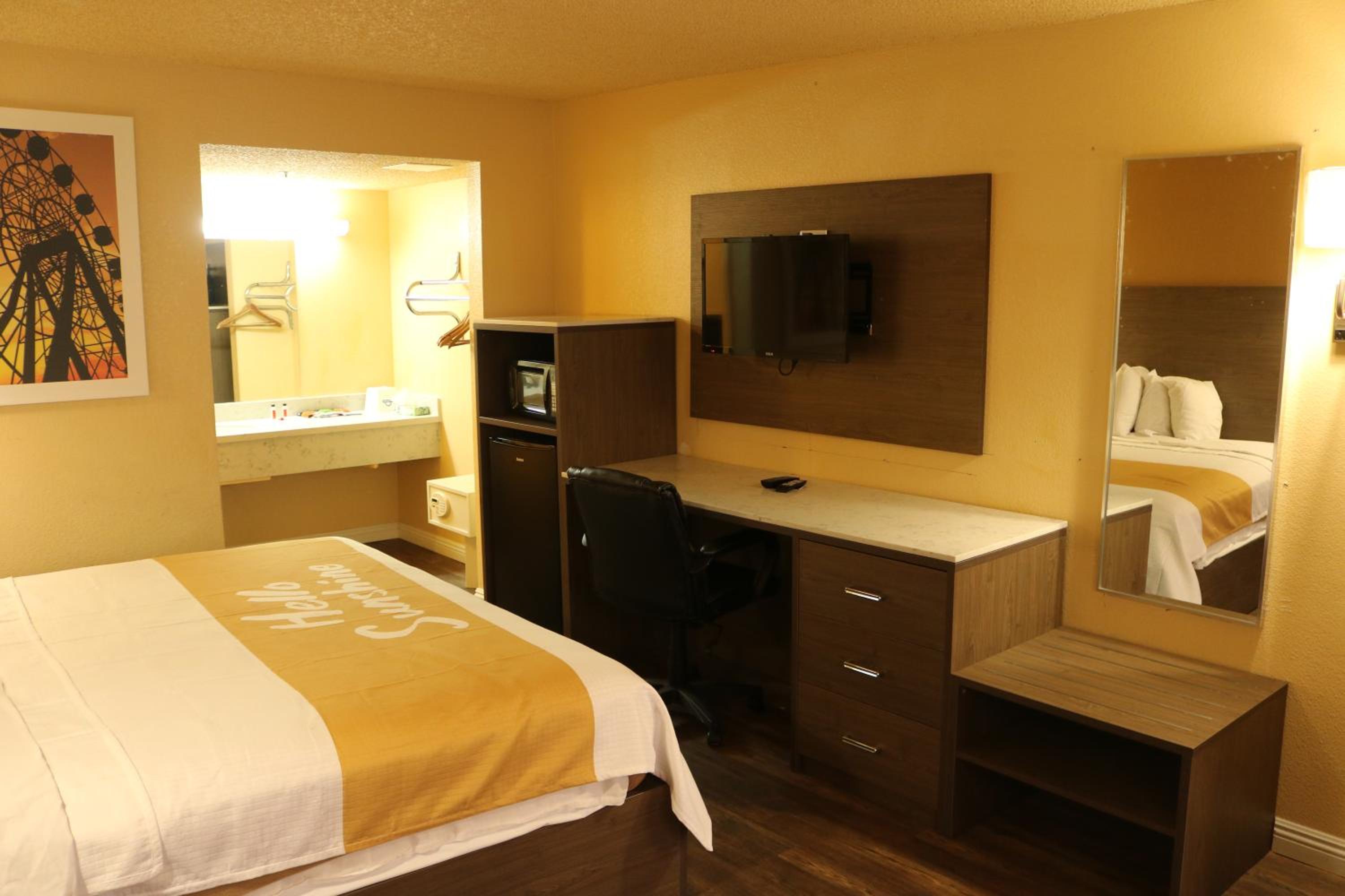 King Room - Disability Access/Non-Smoking - Photo 7