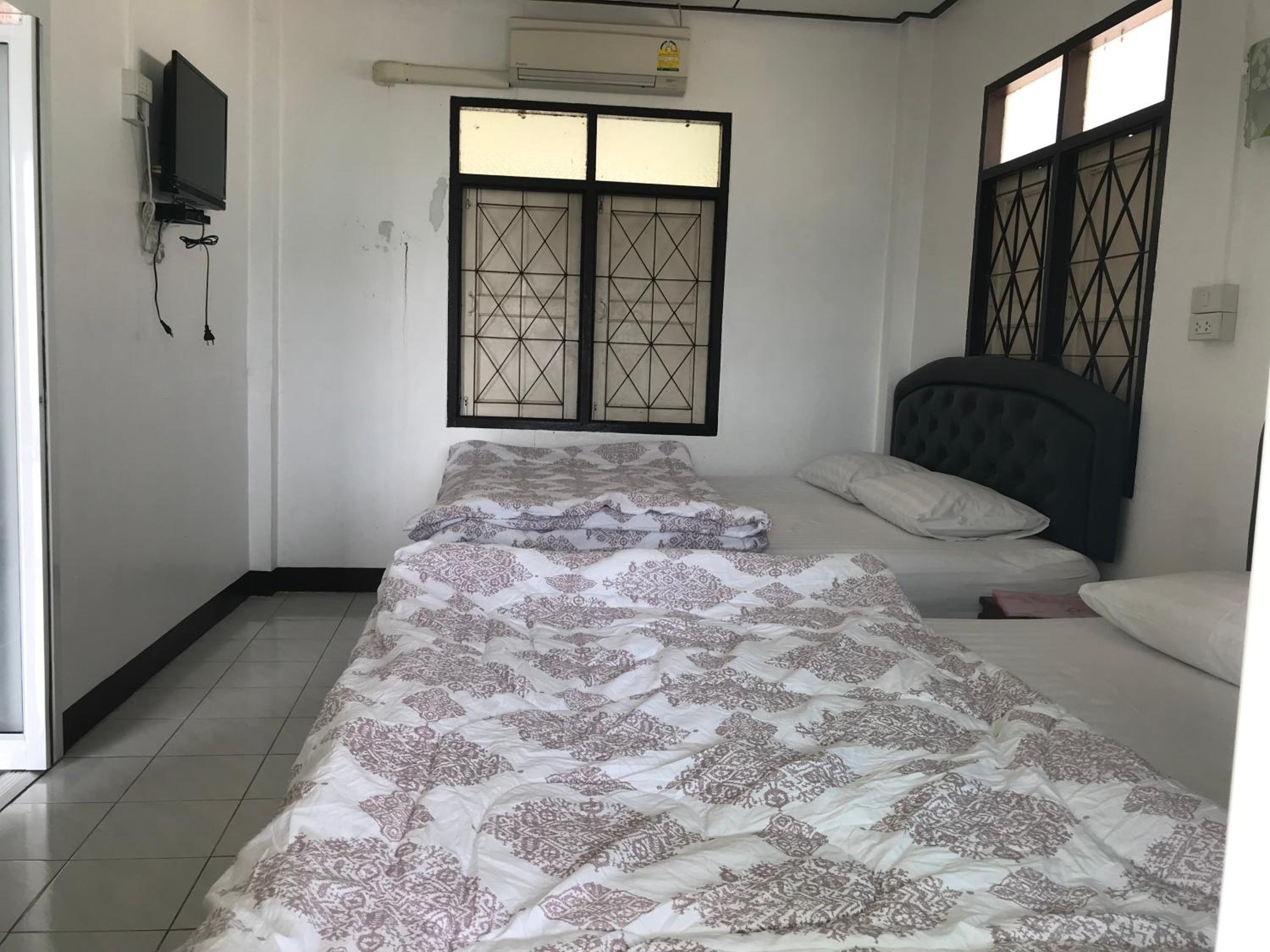 Bungalow with Sea View - Photo 1