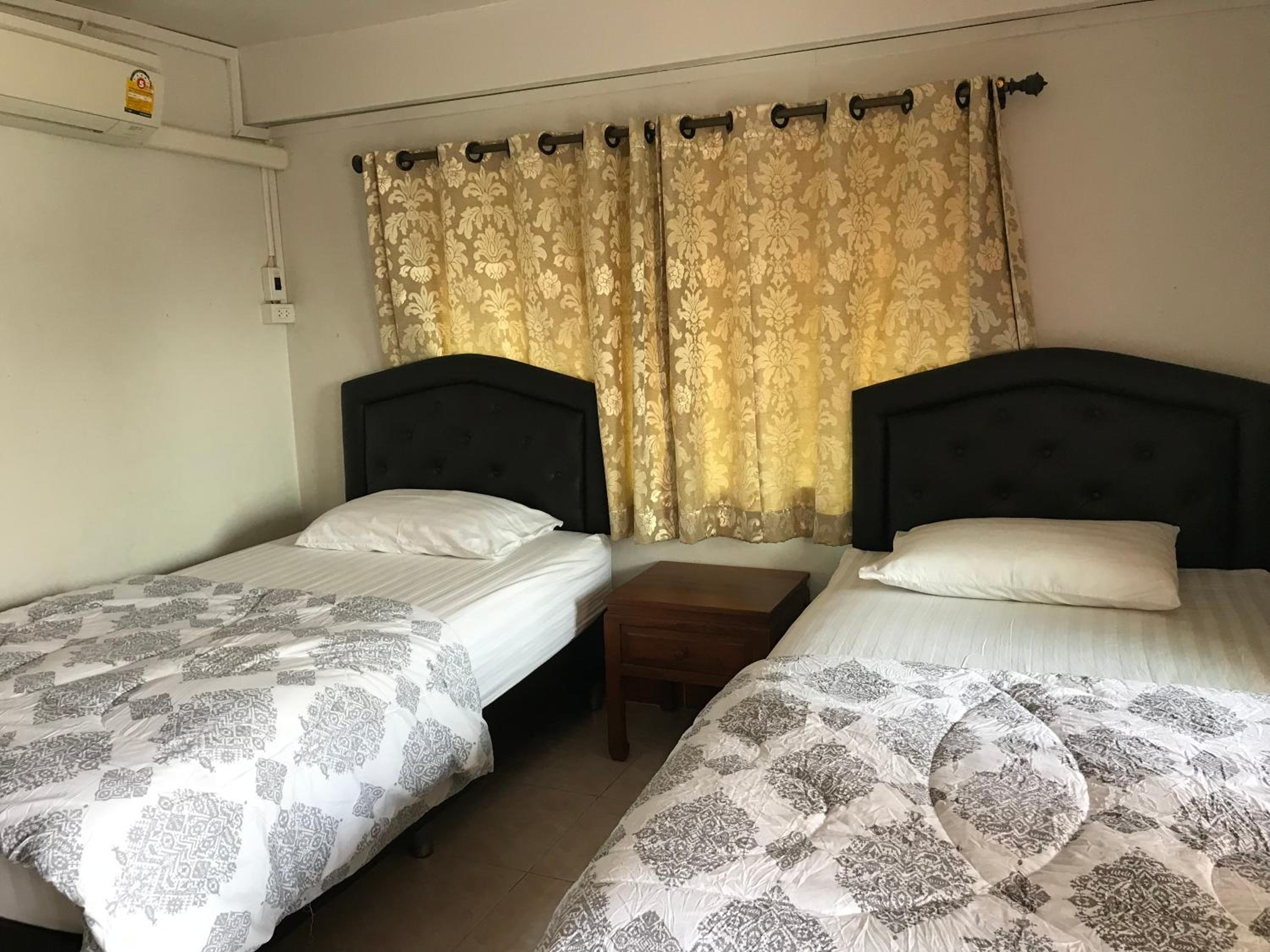 Twin Room - Photo 17