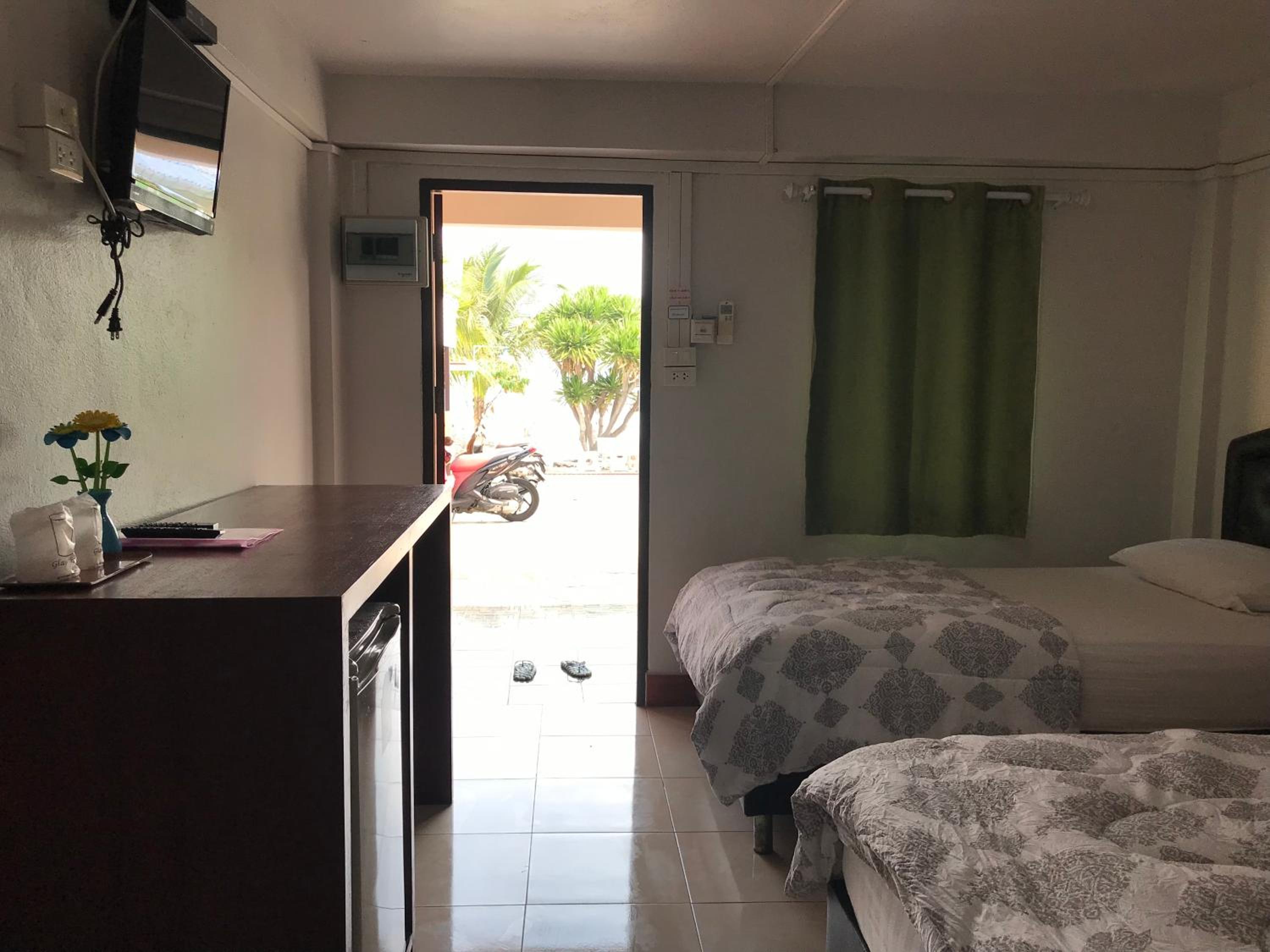 Twin Room - Photo 18