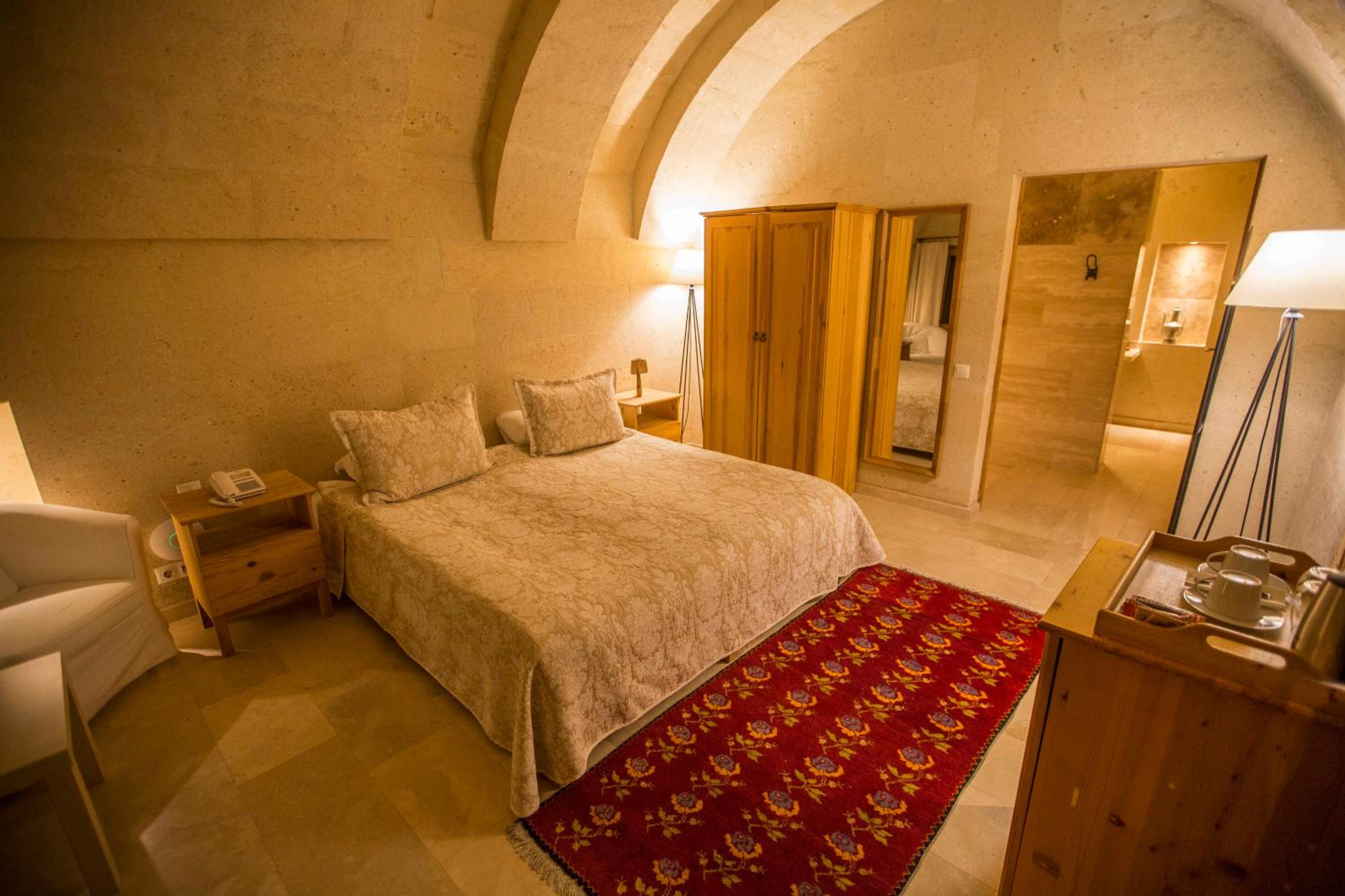 Deluxe Double Room with Balcony photo 2
