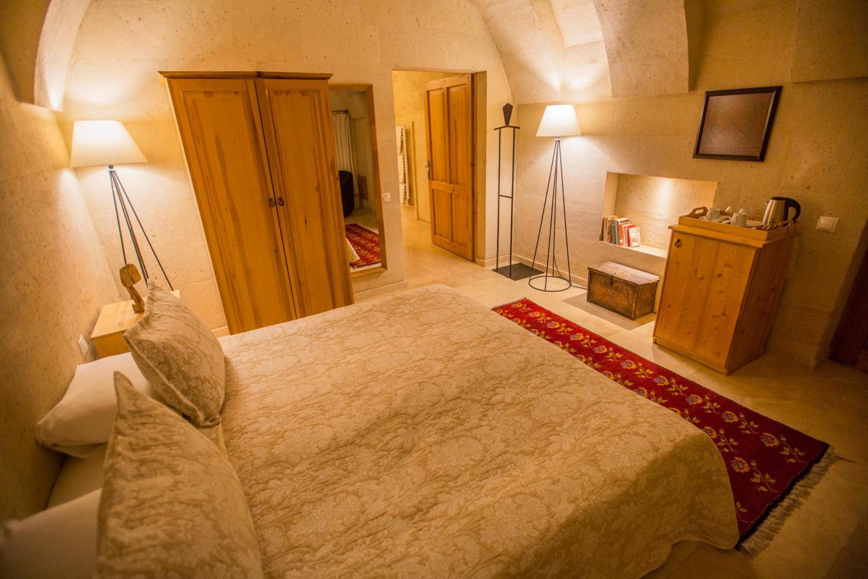 Deluxe Double Room with Balcony photo 3