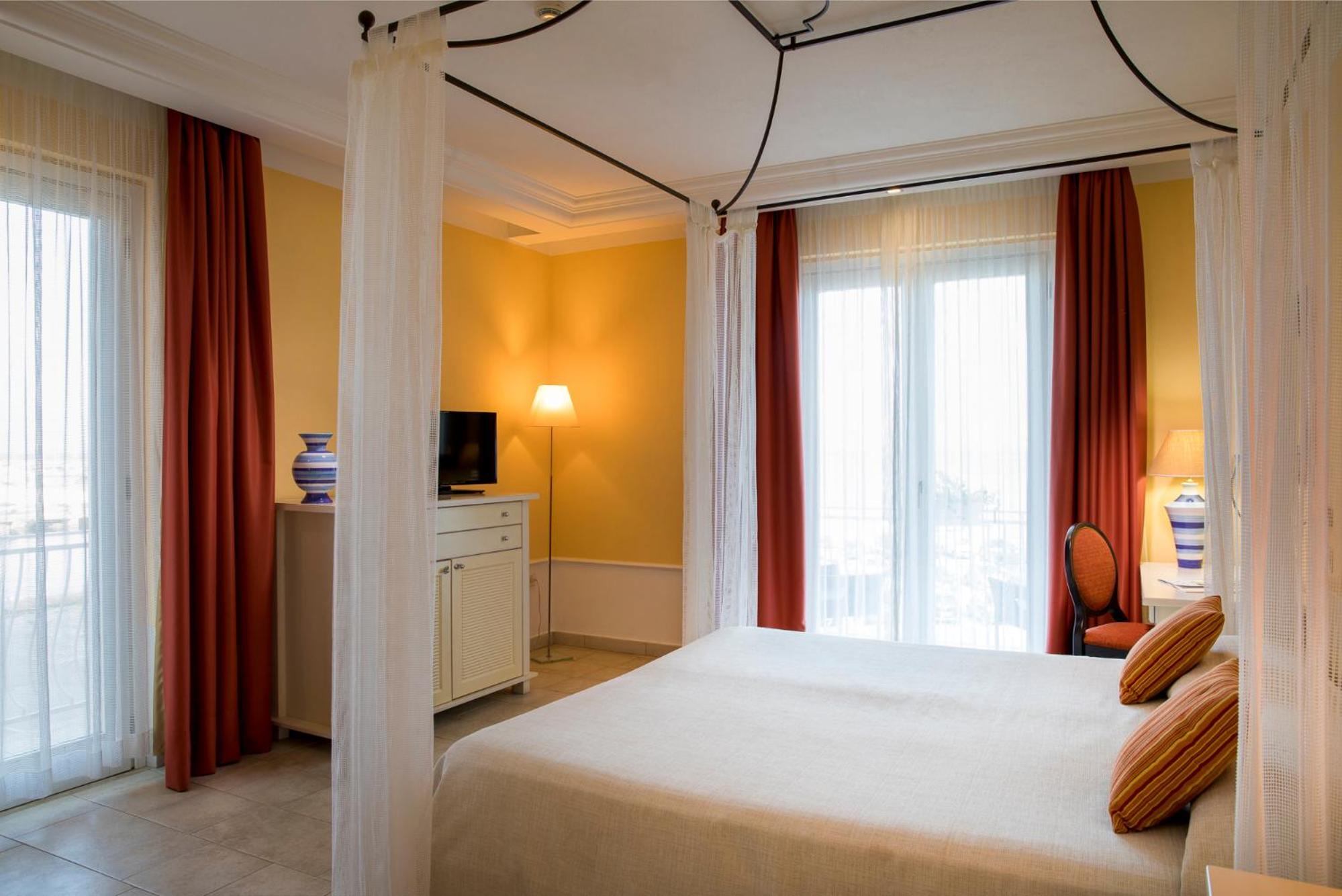 Deluxe Double Room with Sea View - Photo 2