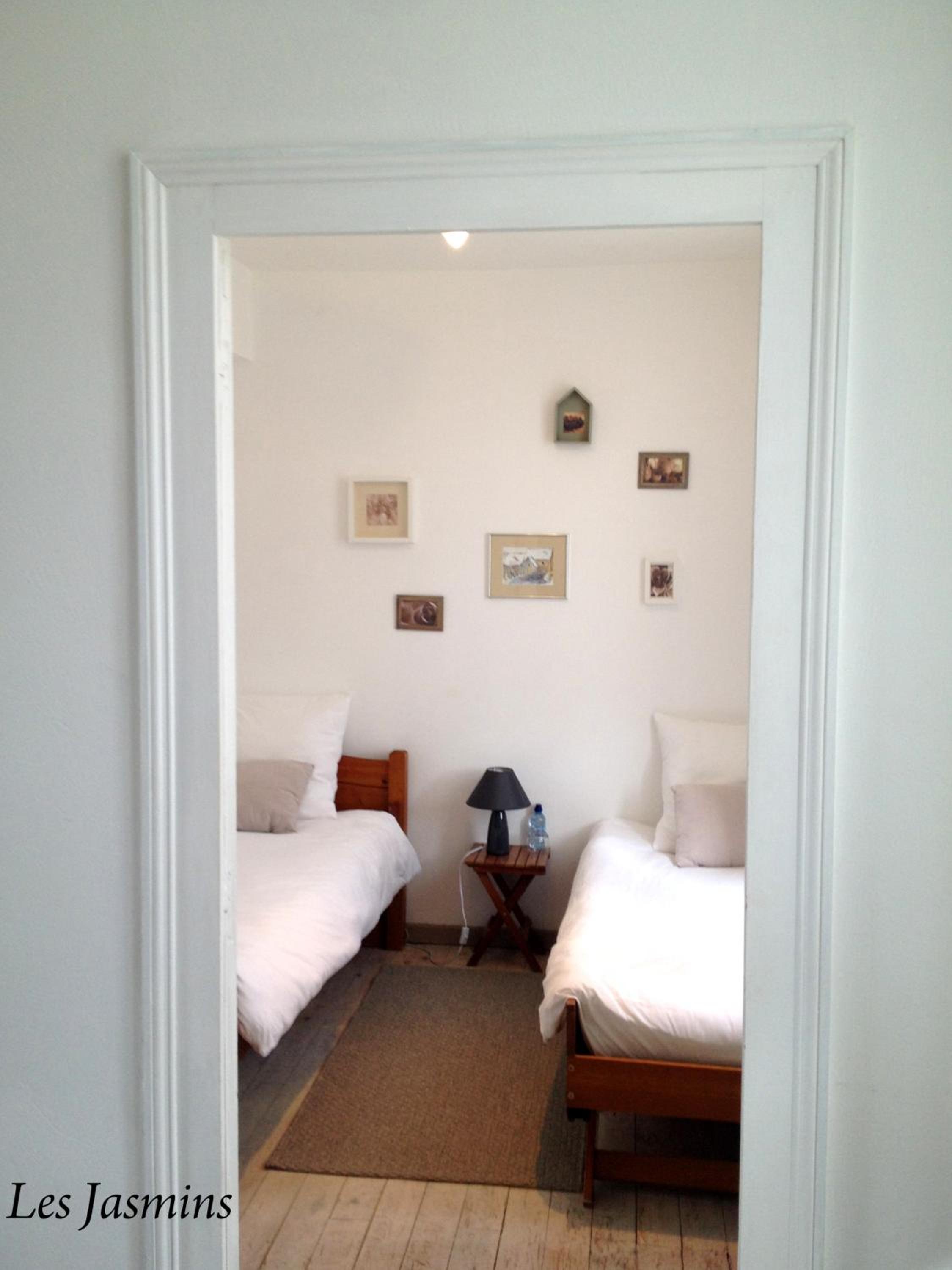 Jasmin Family Room photo 3