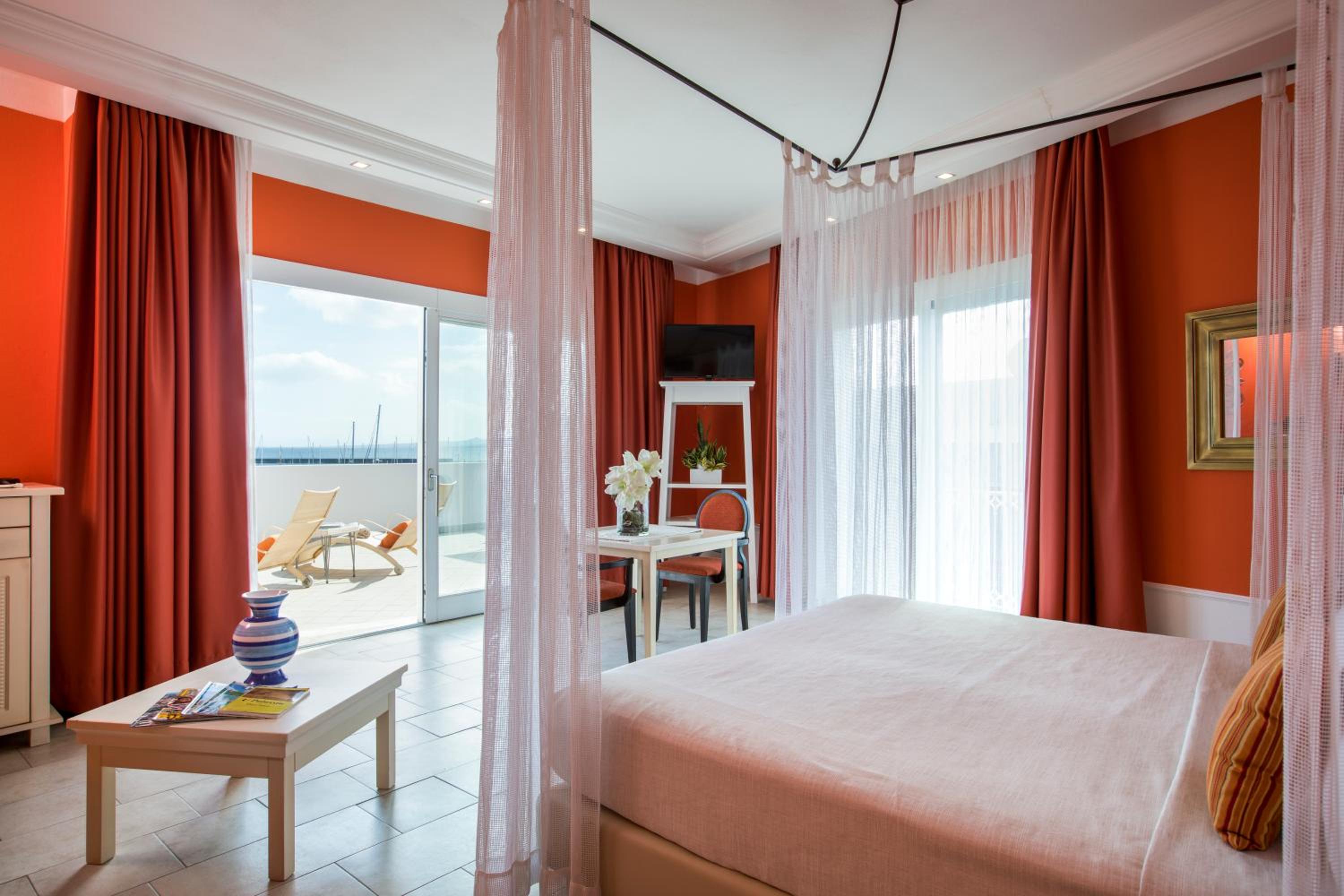 Suite with Sea View - Photo 7