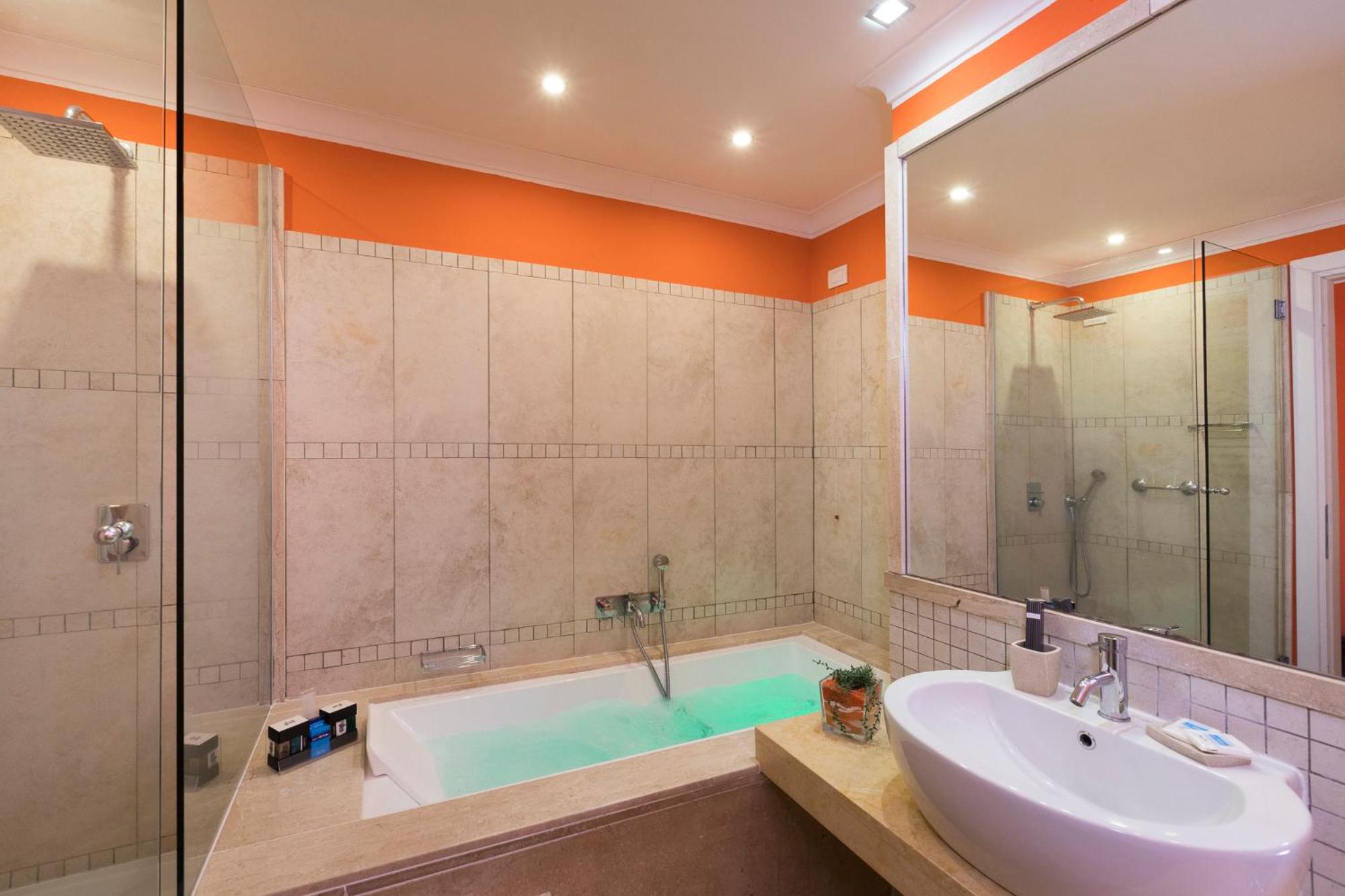Suite with Sea View - Photo 3