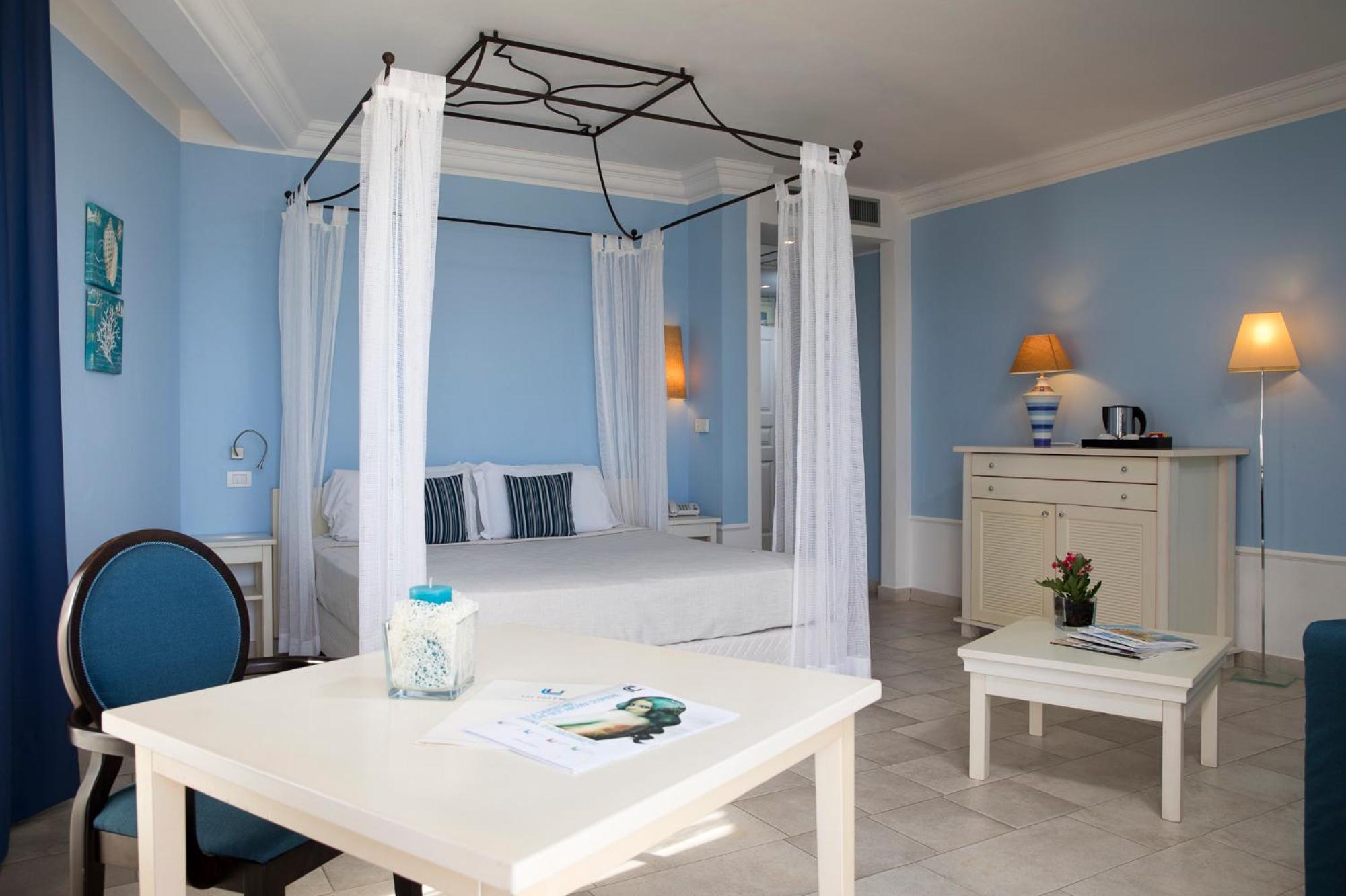 Junior Suite with Sea View - Photo 3