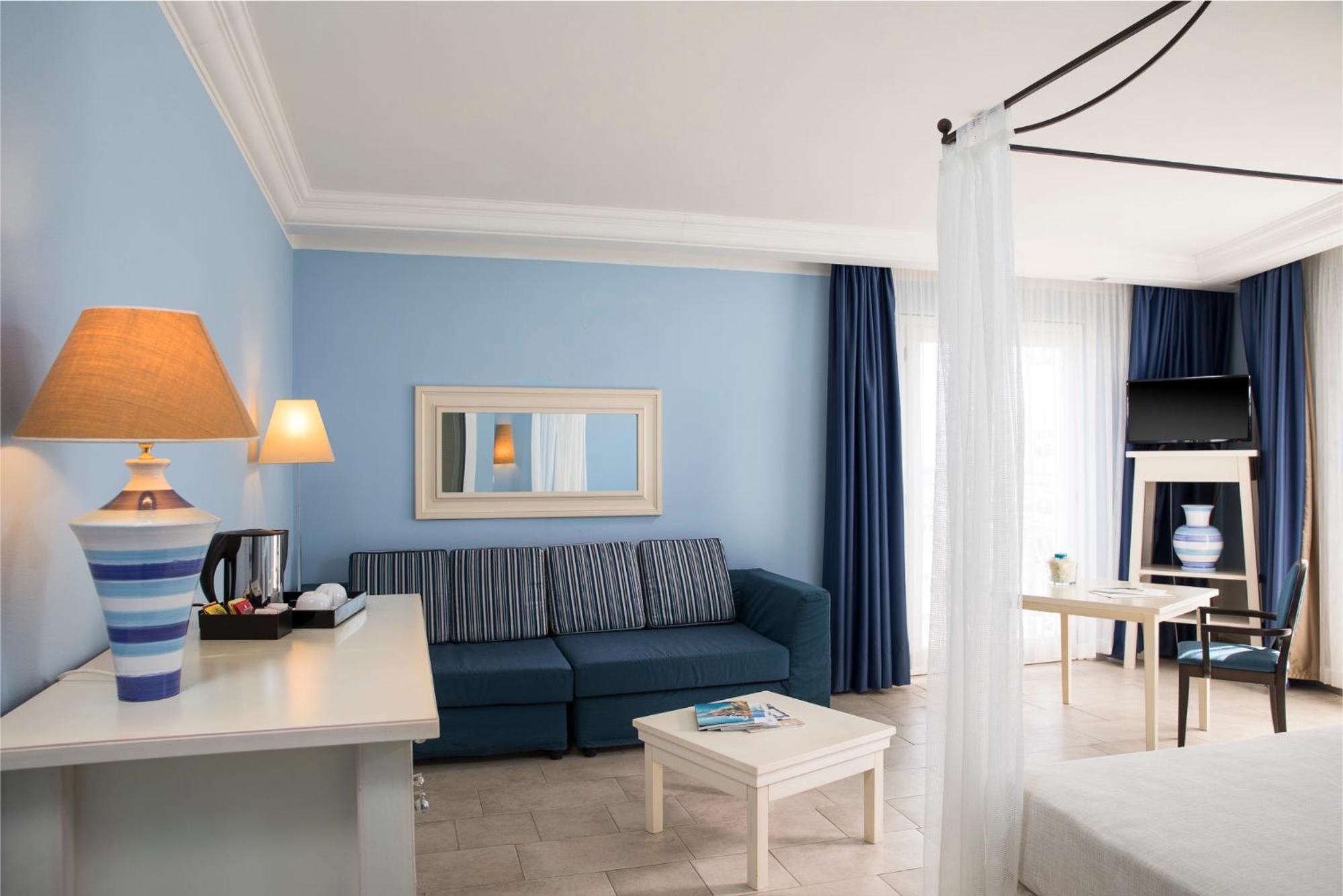Junior Suite with Sea View - Photo 1