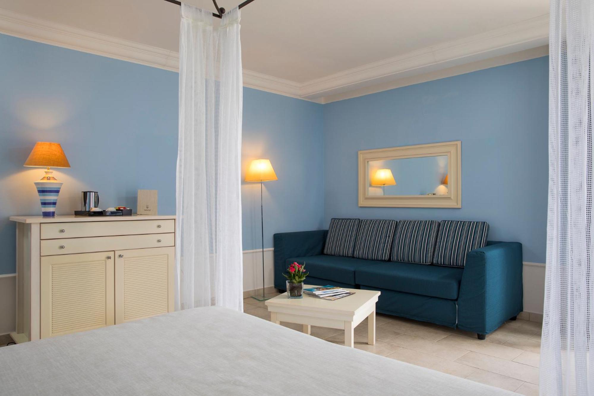 Junior Suite with Sea View - Photo 4