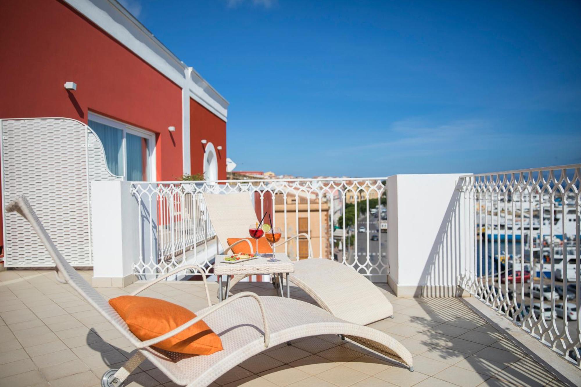 Suite with Sea View - Photo 14