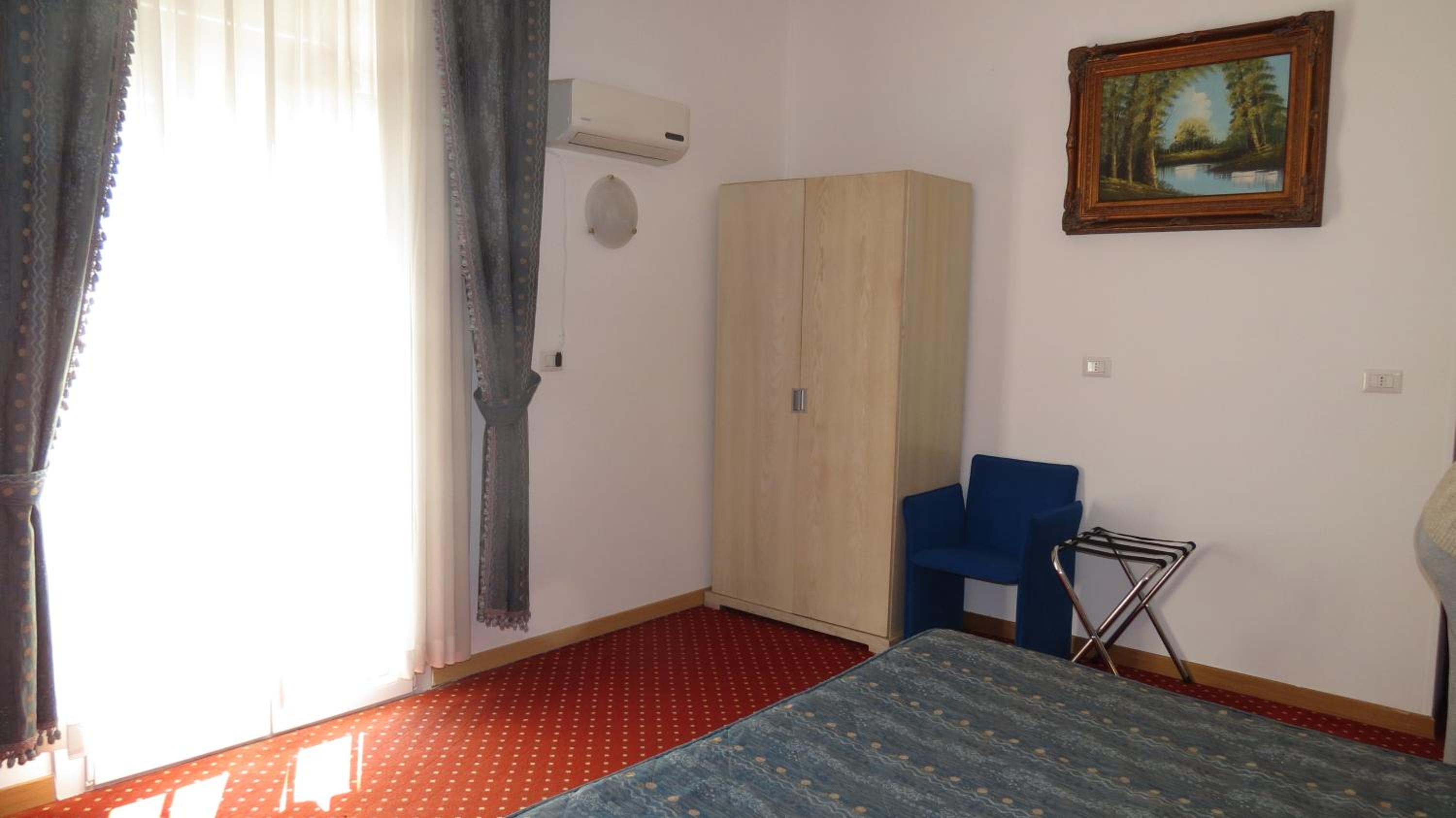 Double Room - Photo 4