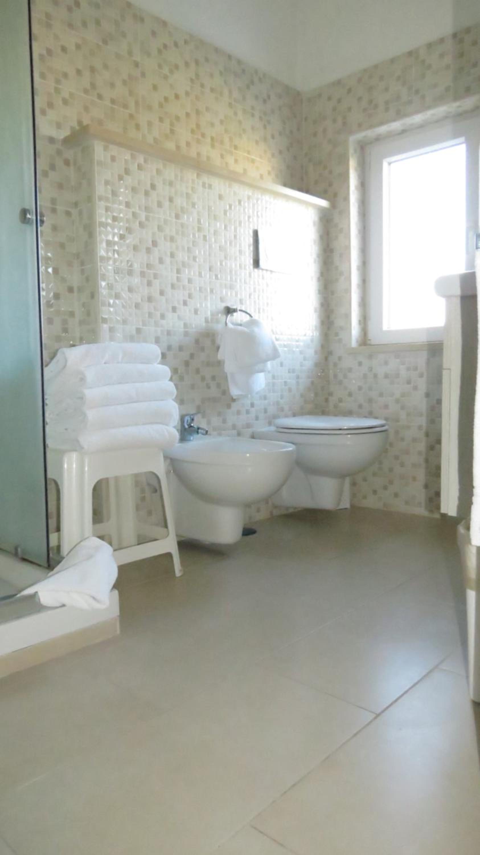 Quadruple Room - Photo 7